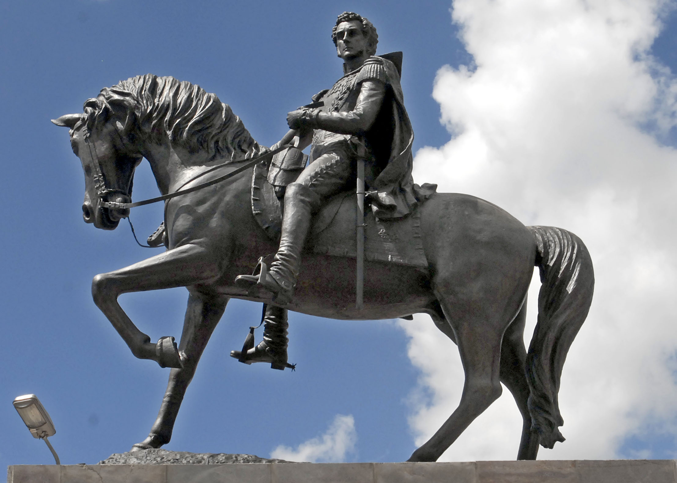 (Podcast) La extraña historia de los cinco entierros del Gran Mariscal Antonio José de Sucre