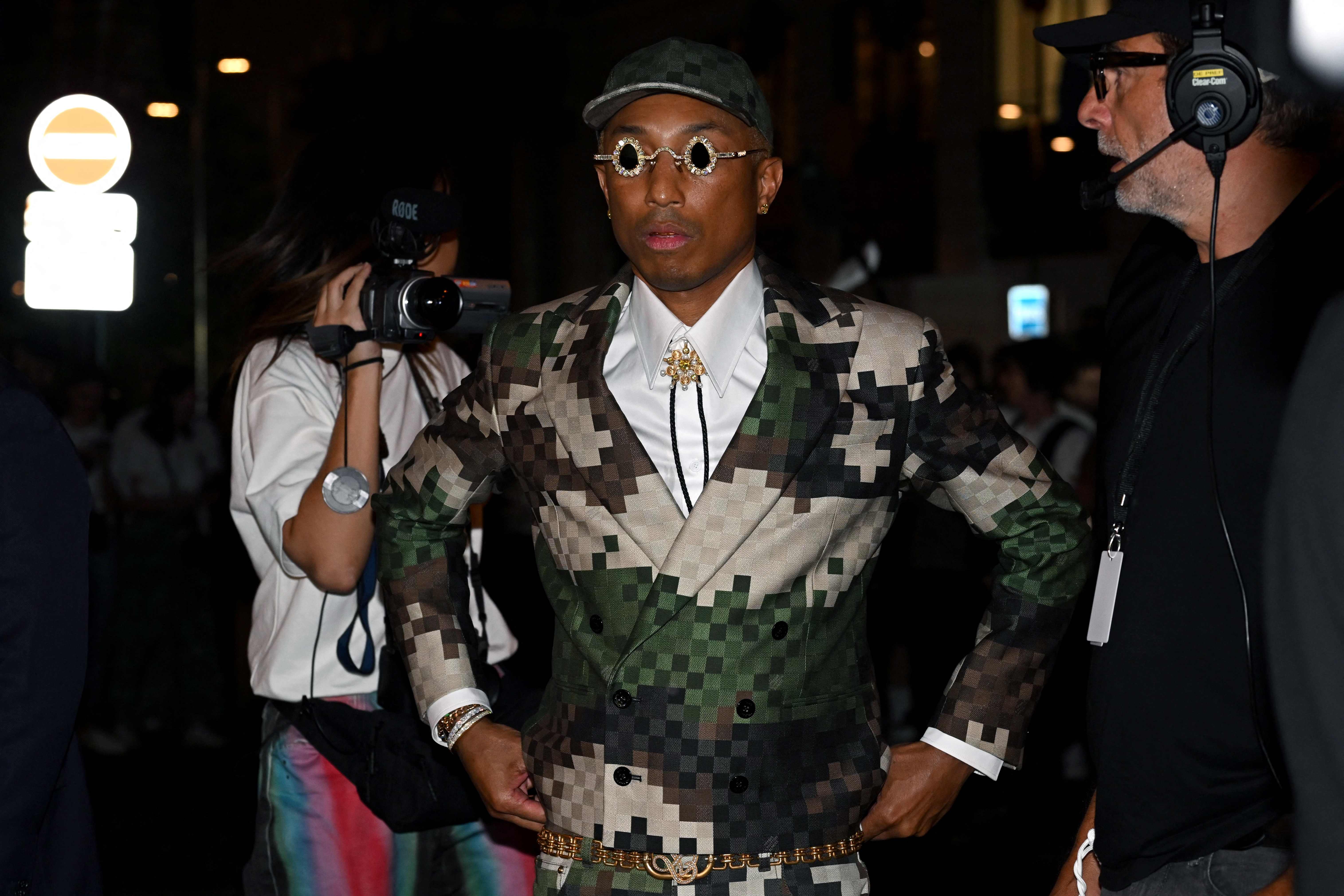 Con Rihanna y Beyoncé en la primera fila, Pharrell Williams debutó al  frente de la línea masculina de Louis Vuitton – GENTE Online