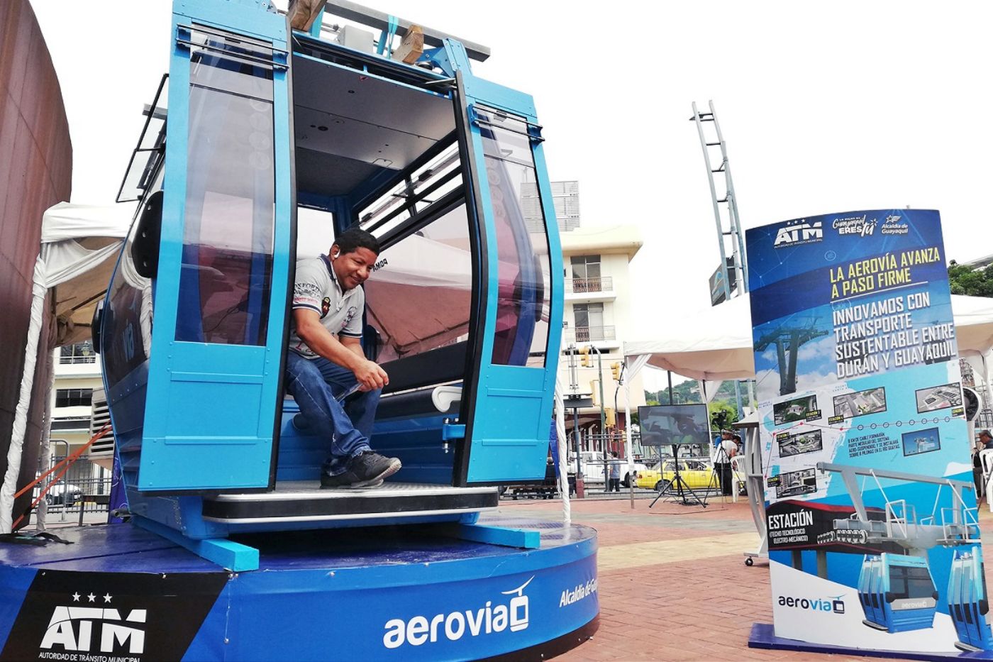 Dos cabinas de la Aerovía se exhiben en el Malecón Simón Bolívar |  Comunidad | Guayaquil | El Universo