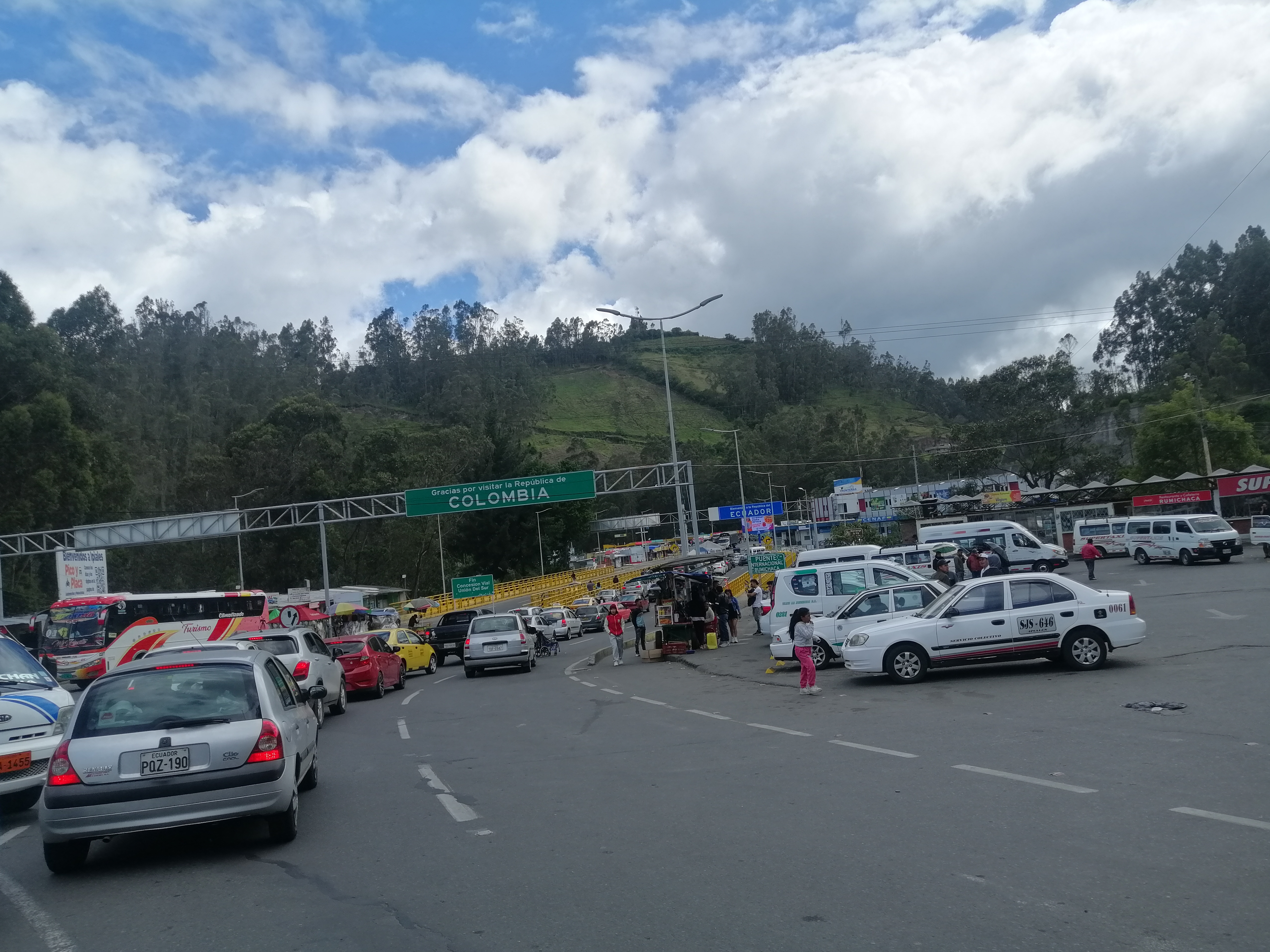 Comercios colombianos absorben clientela ecuatoriana, y en Tulcán se encienden alarmas ante ola de compradores que van a Ipiales y Pasto Ecuador Noticias El Universo photo