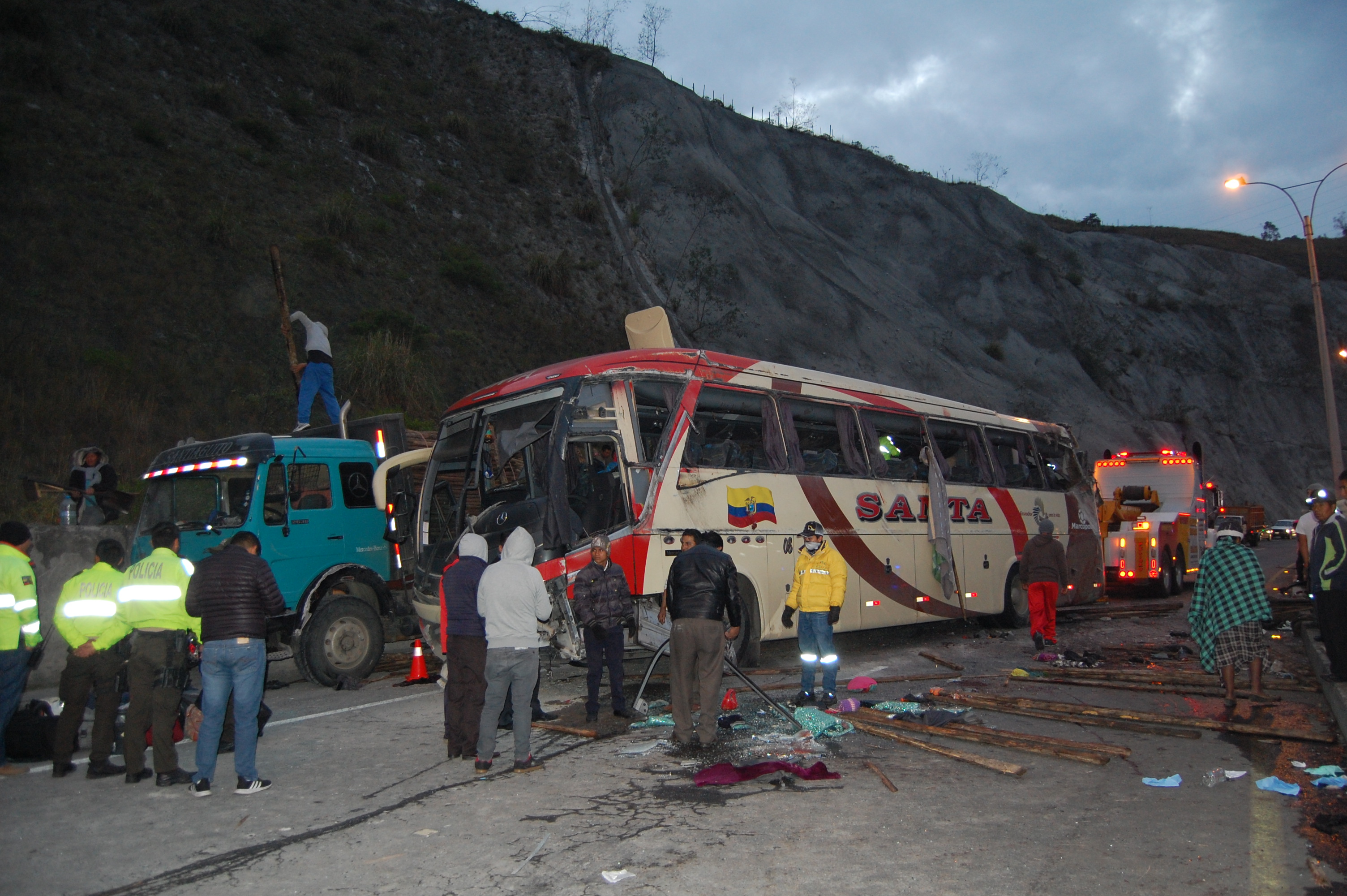 Tres accidentes de buses dejan 5 muertos y 63 heridos en últimas 24 ...