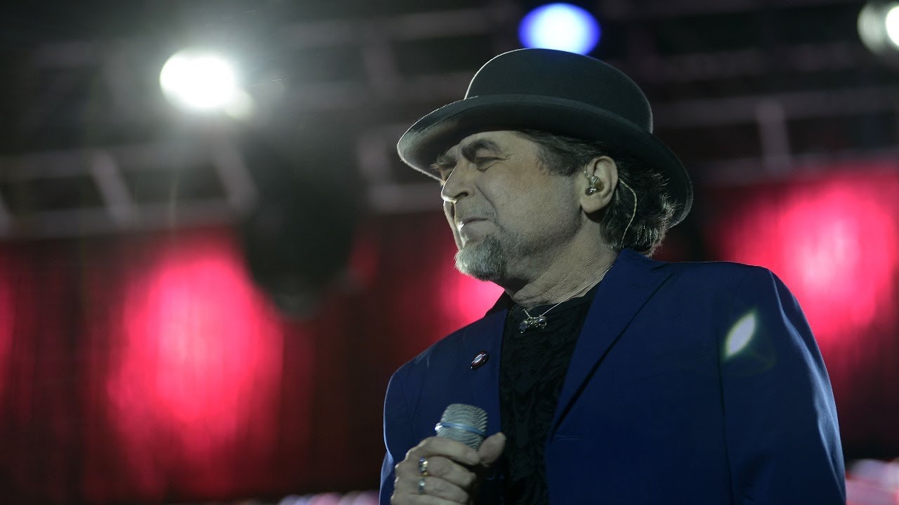 Joaquín Sabina sufre caída en escenario