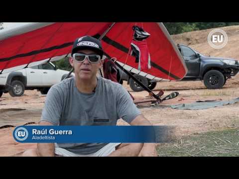 Parapente y alas delta sobre el cielo de Guayaquil