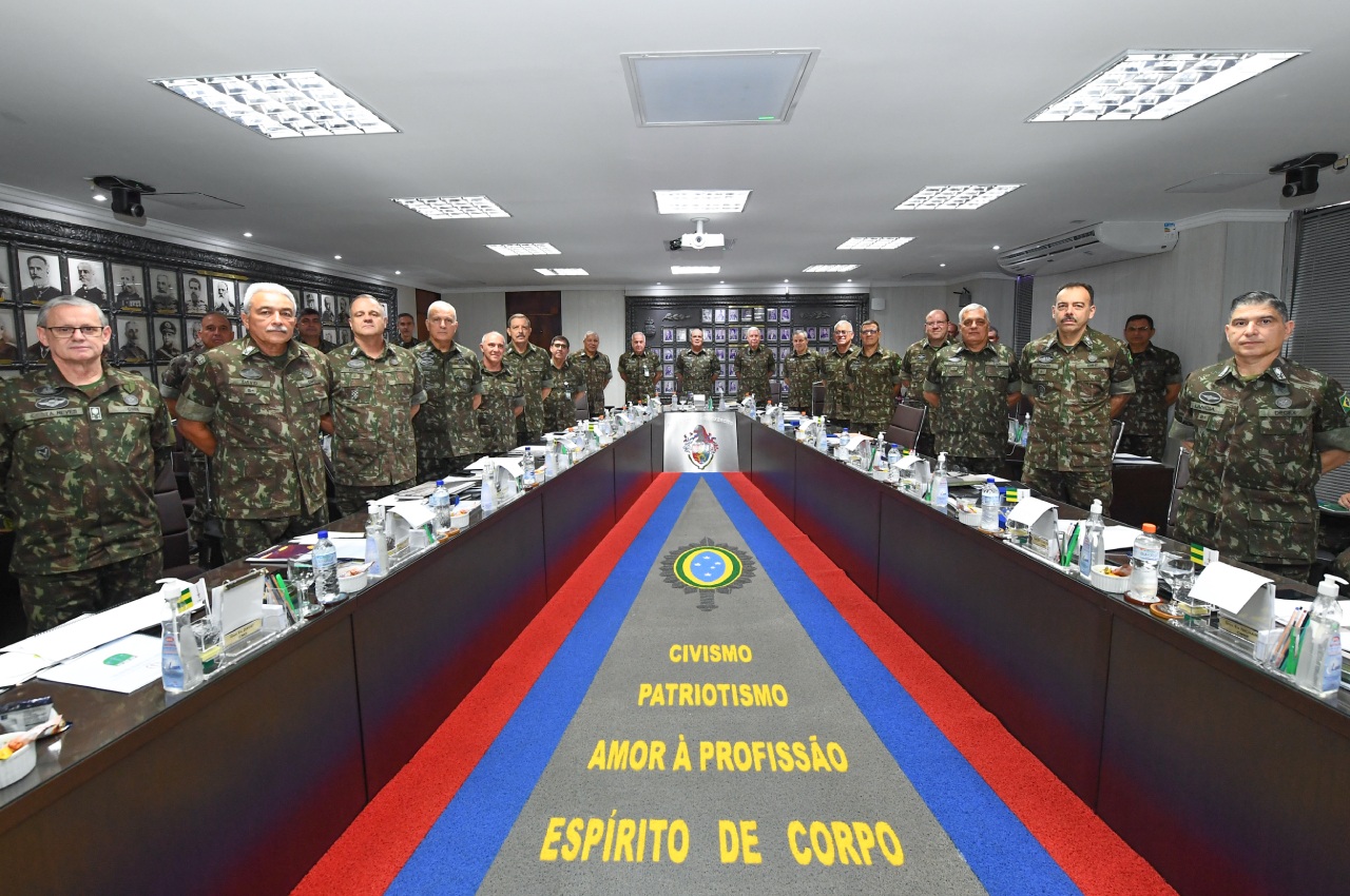 Militares brasileiros, respeito à democracia e exemplos de outros