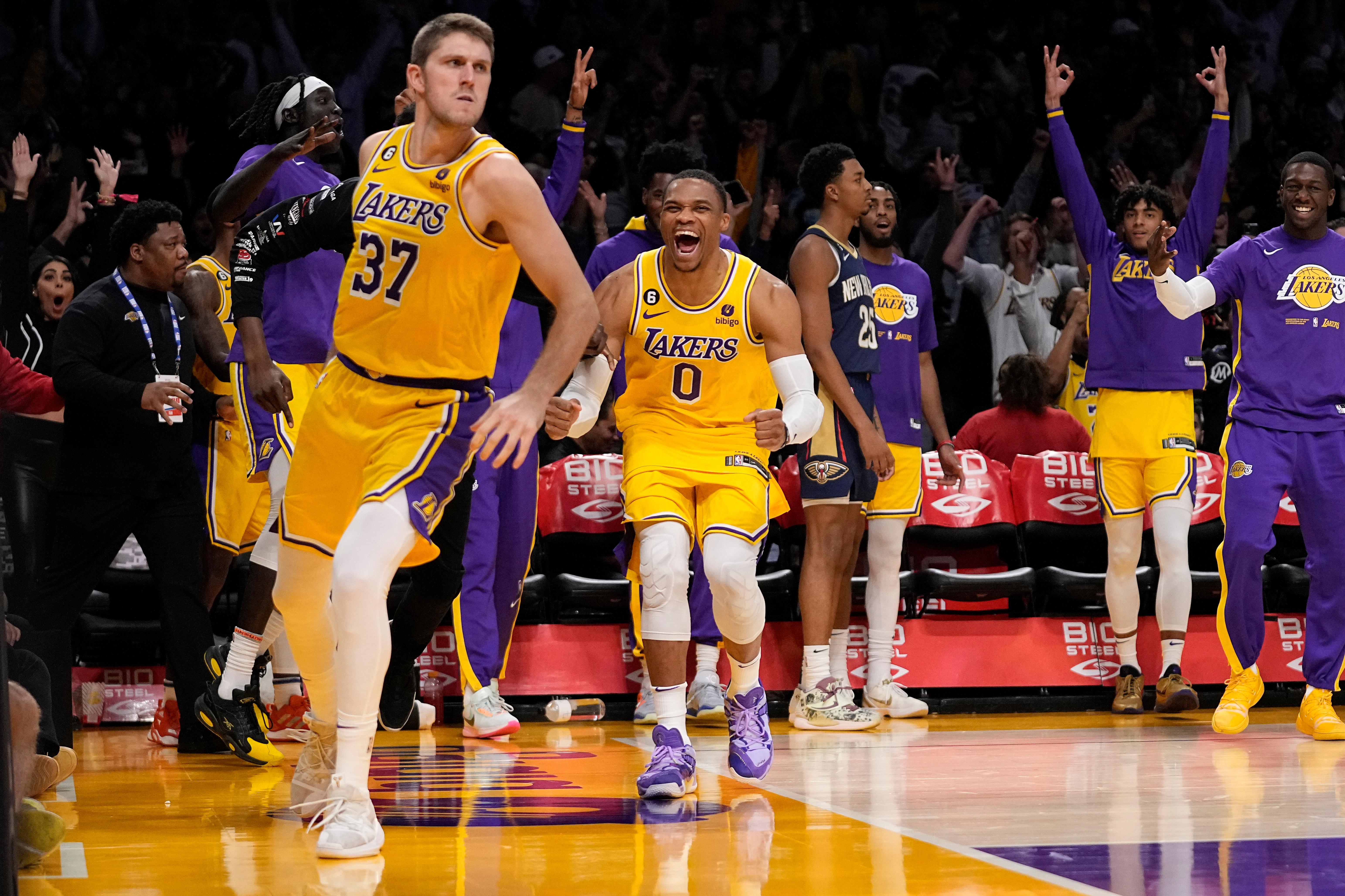 Lakers batem Warriors no fim e ficam a uma vitória da final do