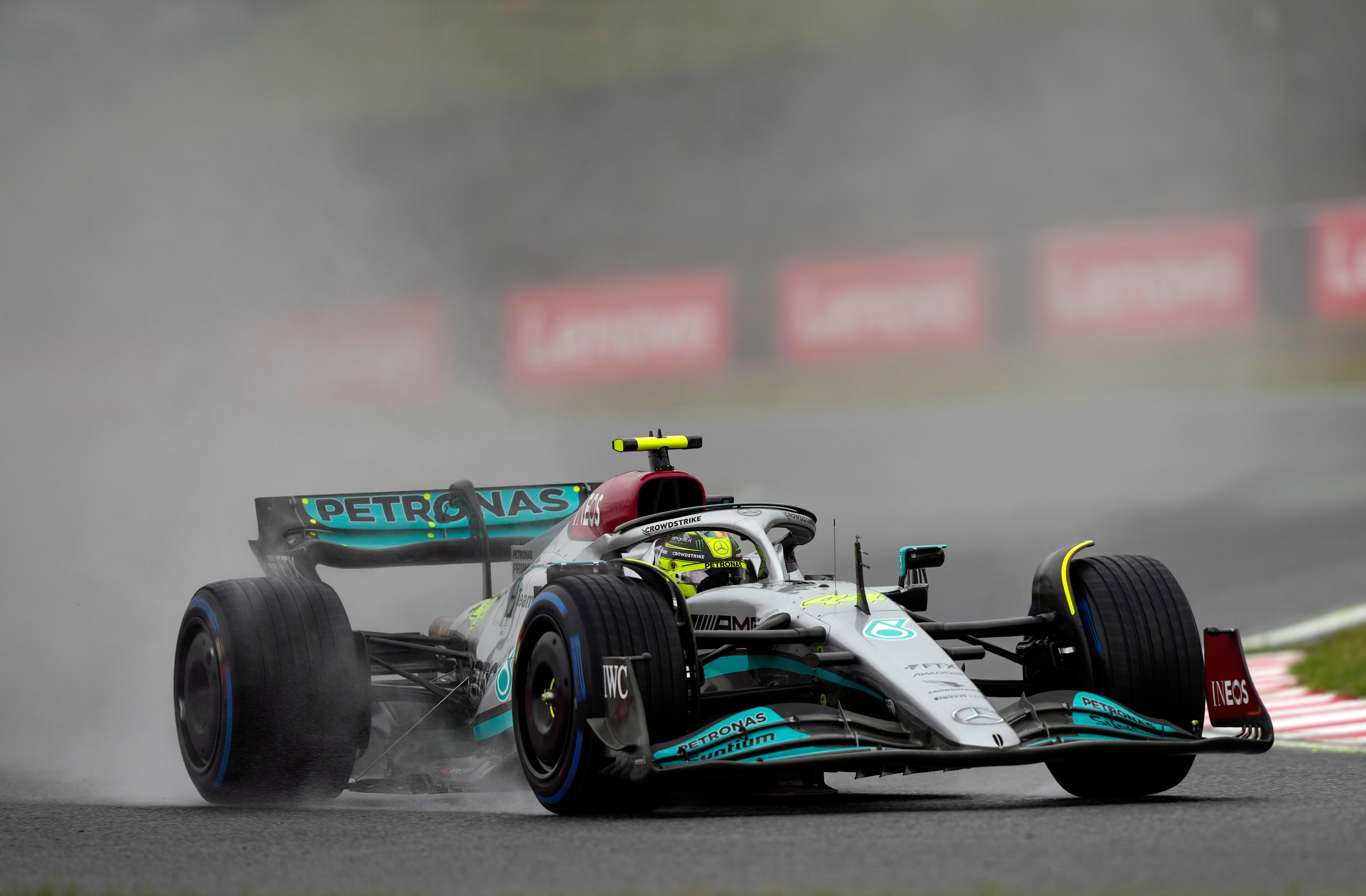 F1: sob forte chuva, Hamilton e Russell dominam 2º treino livre do GP do  Japão