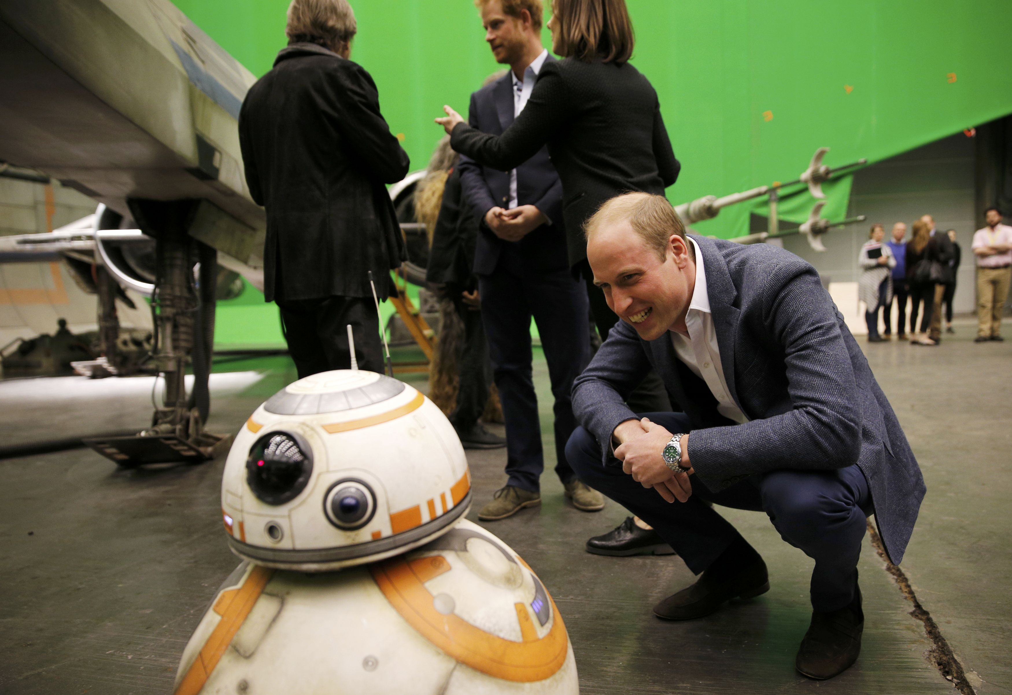 Star Wars: Os Últimos Jedi  Participação de William e Harry foi cortada em  função da altura dos príncipes