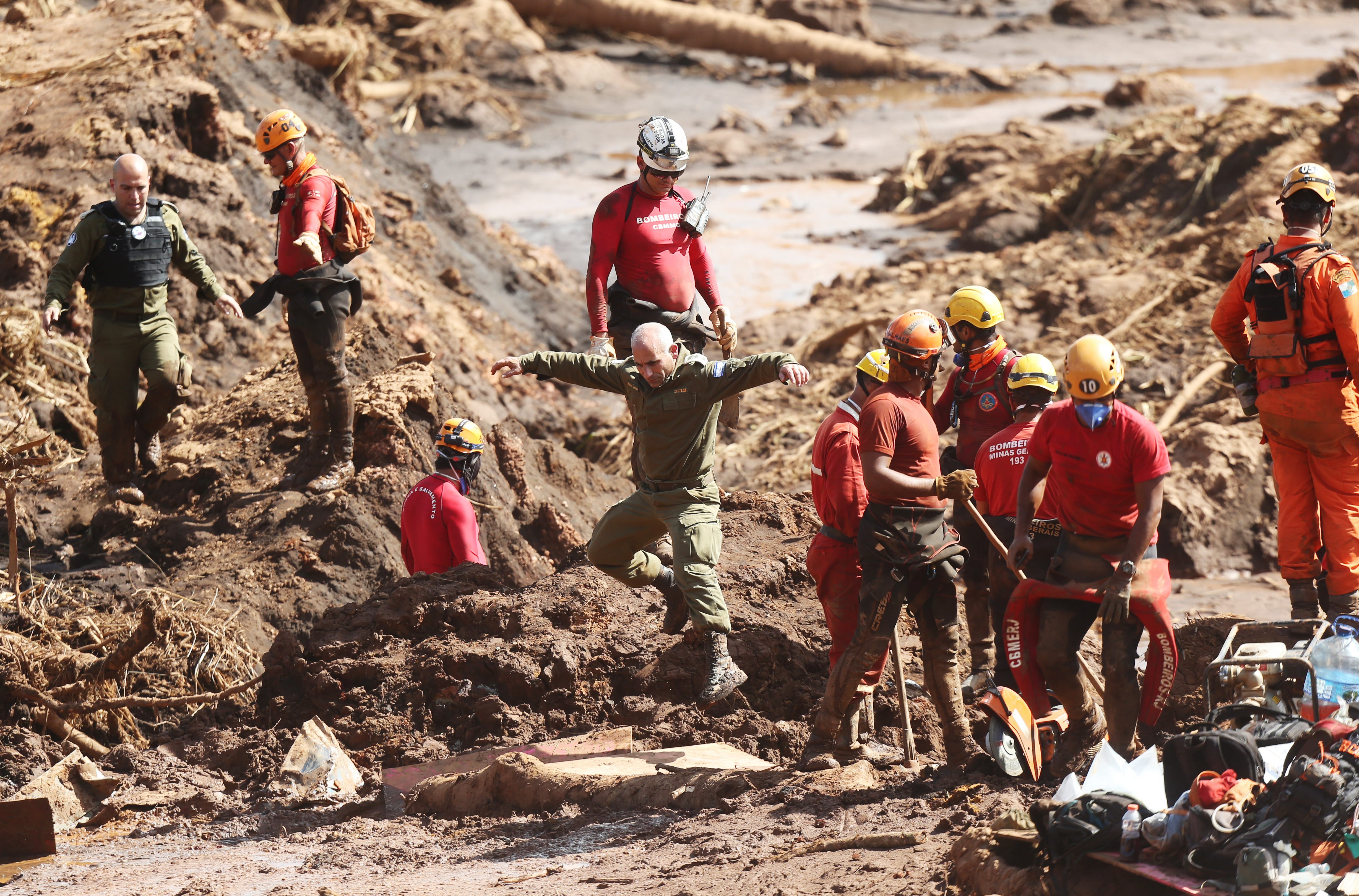 Oitavo dia de buscas em Brumadinho com 110 mortos e 238 desaparecidos