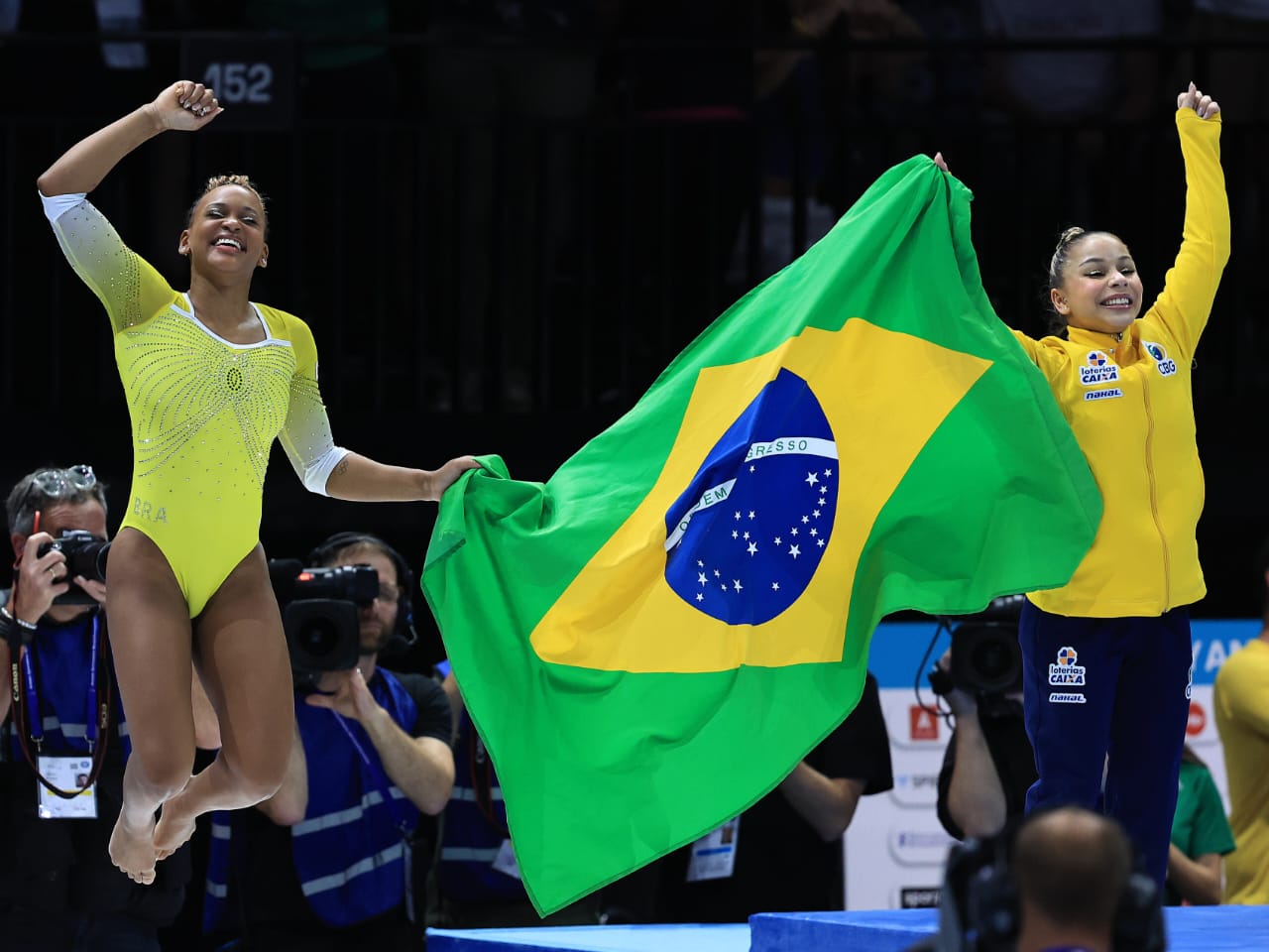 Mundial de Ginástica: Rebeca Andrade e Flávia Saraiva levam Brasil a  recorde, globoesporte / ginástica artística