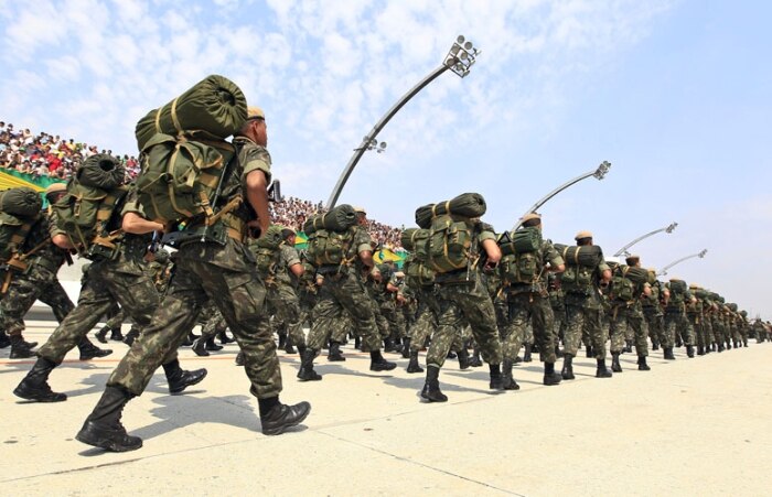 Mulheres-soldados Do Exército Brasileiro Desfilando No Dia Da Independência  Brasileira Imagem de Stock Editorial - Imagem de defesa, naturalizado:  255485609