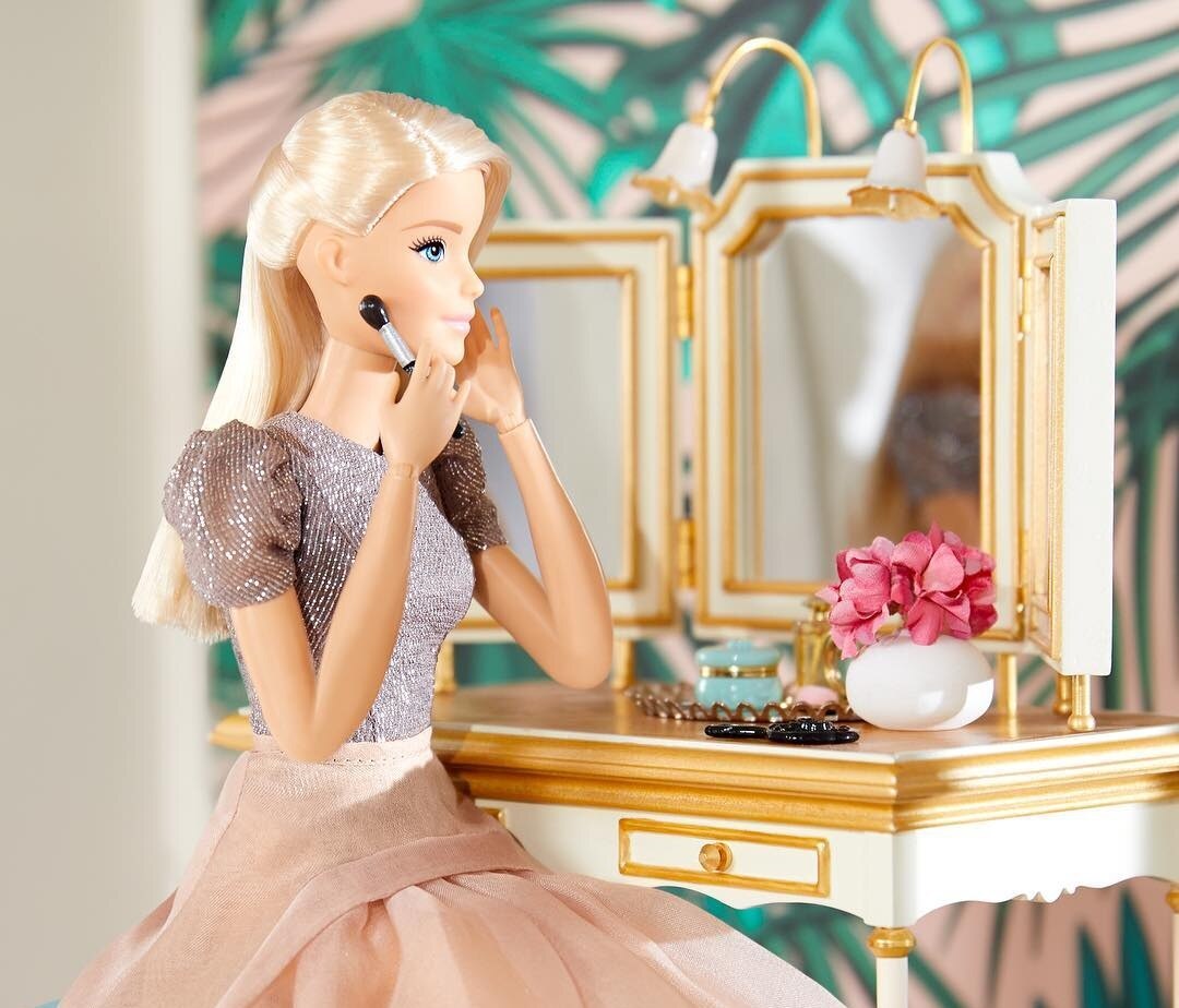 Aos 60 anos, Barbie terá versão inteligente - Estadão