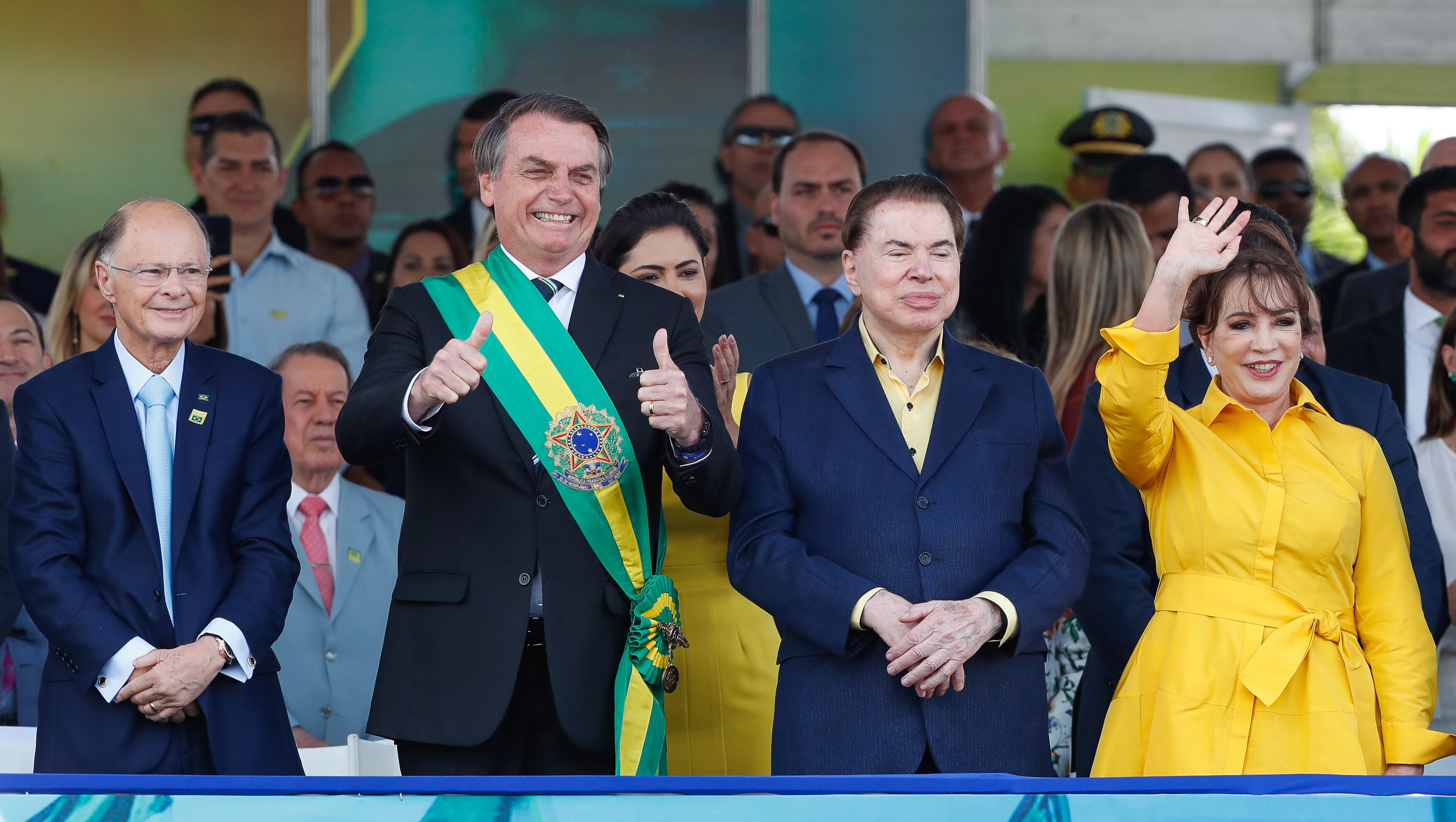 Bolsonaro leva Edir Macedo e Silvio Santos para desfile da Independência -  Estadão