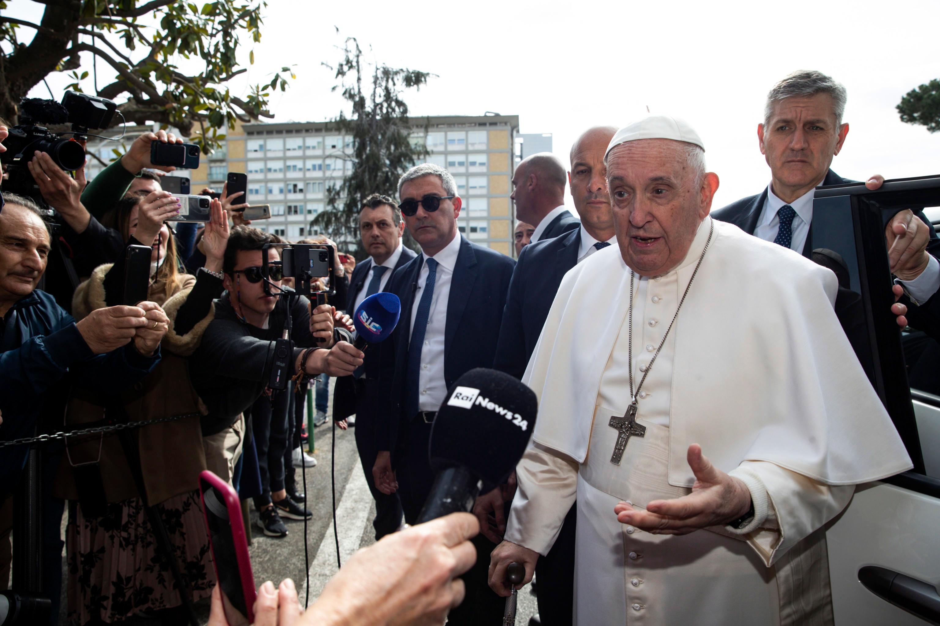 Papa Francisco diz que está com bronquite aguda e infecciosa