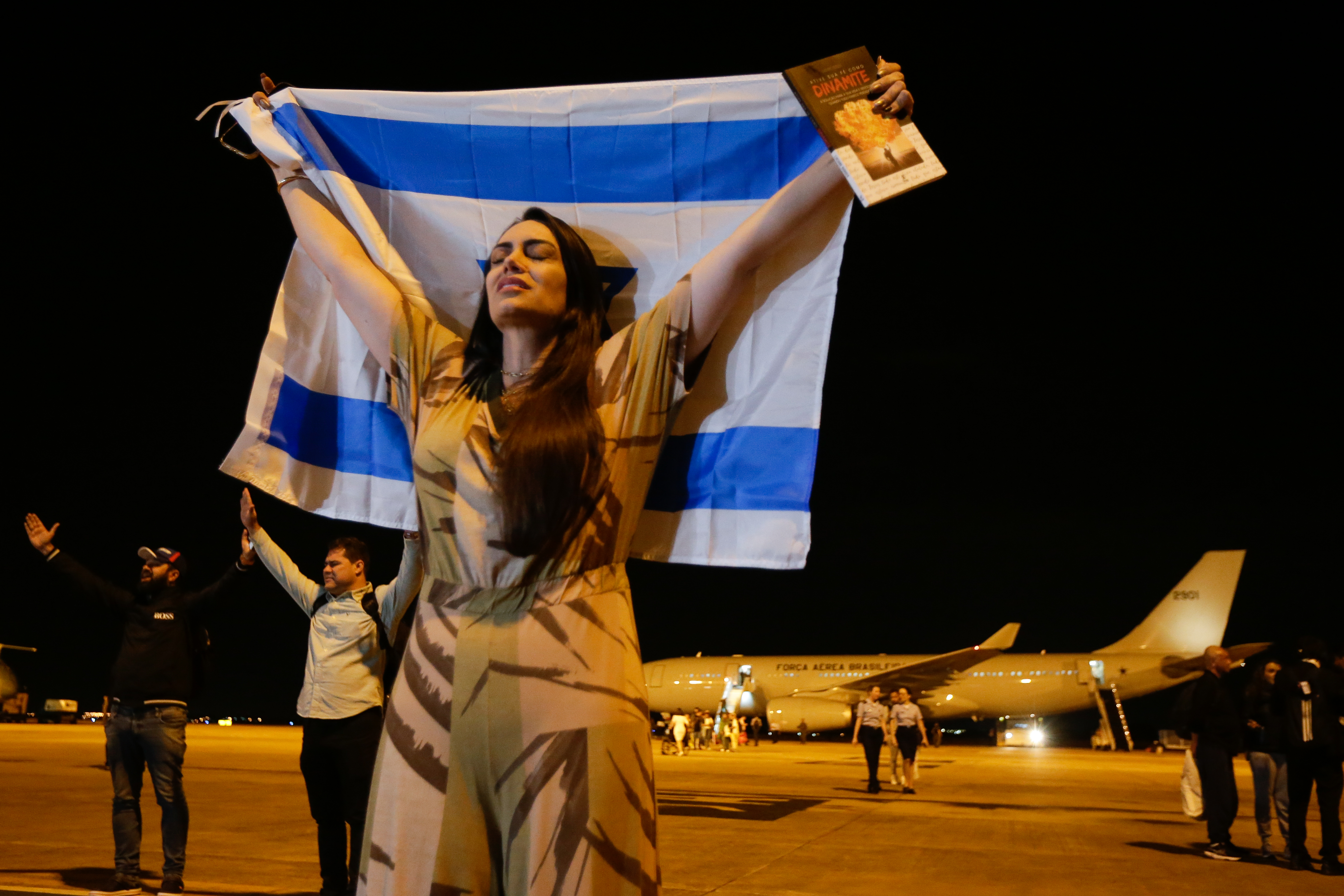 Primeiro avião da FAB com brasileiros de Israel chega a Brasília