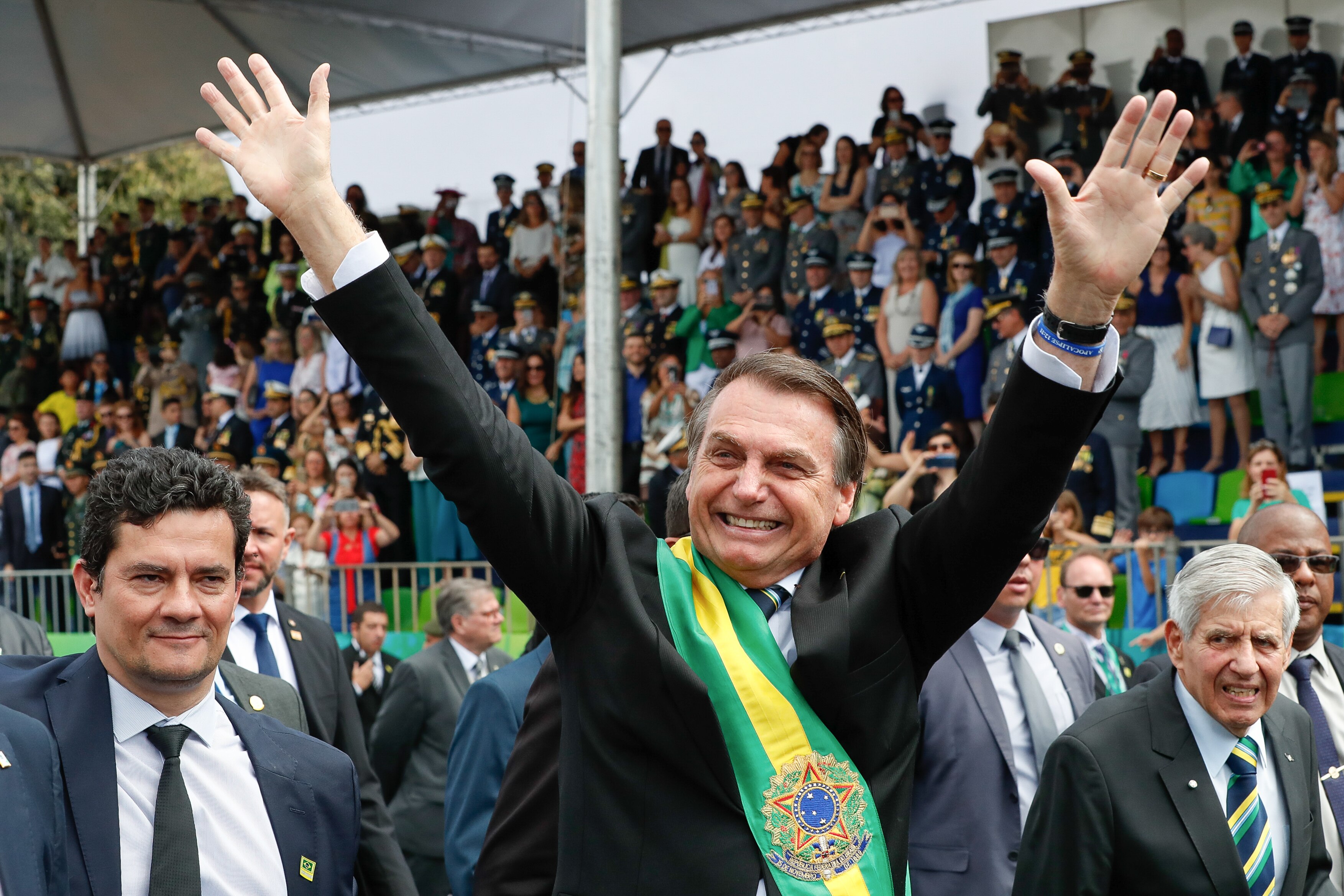 Bolsonaro leva Edir Macedo e Silvio Santos para desfile da Independência -  Estadão