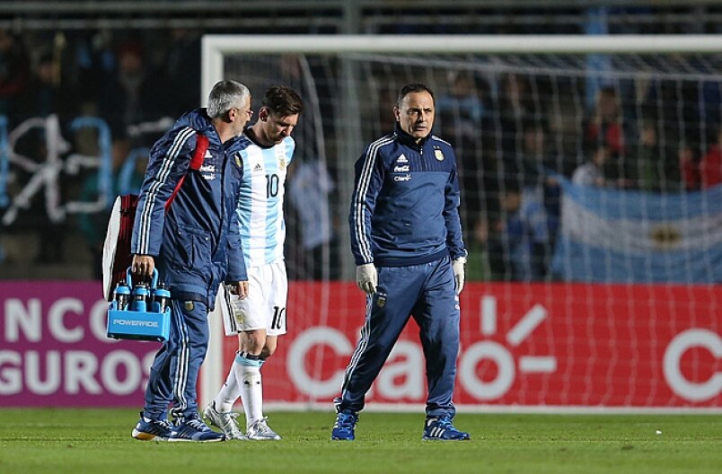 Copa América: Por que Cueva jogou com uma carta dentro da meia em