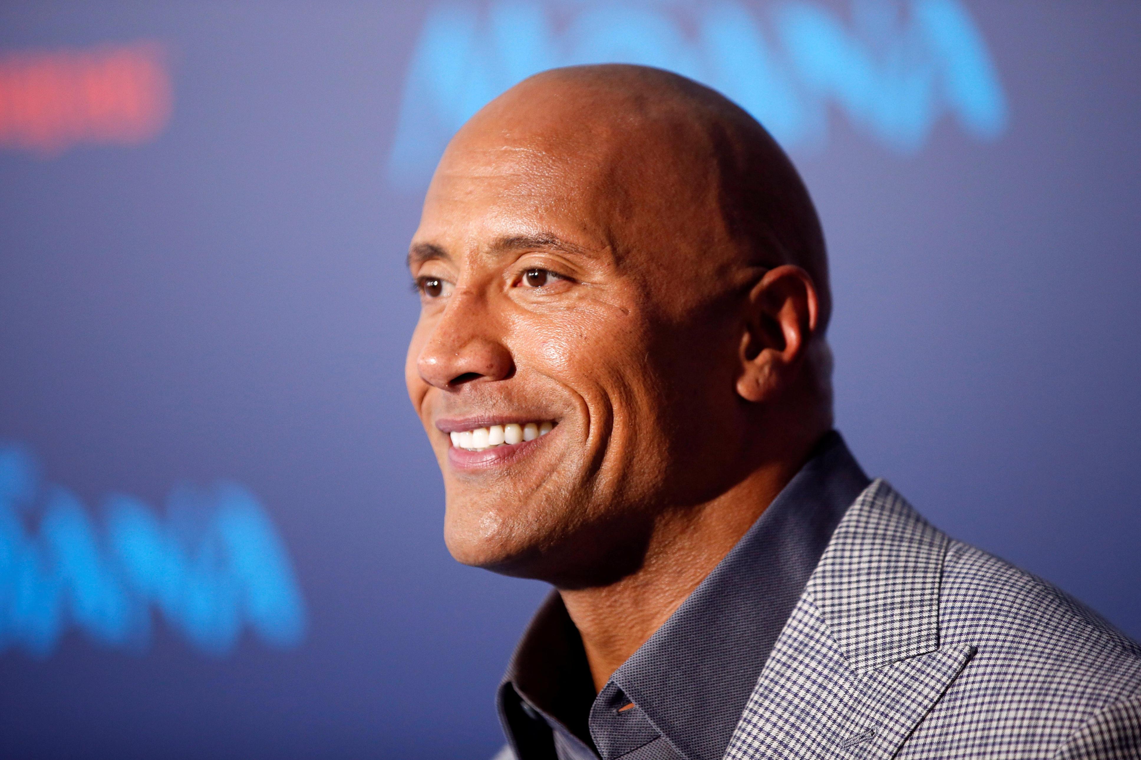 Dwayne Johnson surpreende dublê e o presenteia com carro, Pop & Arte