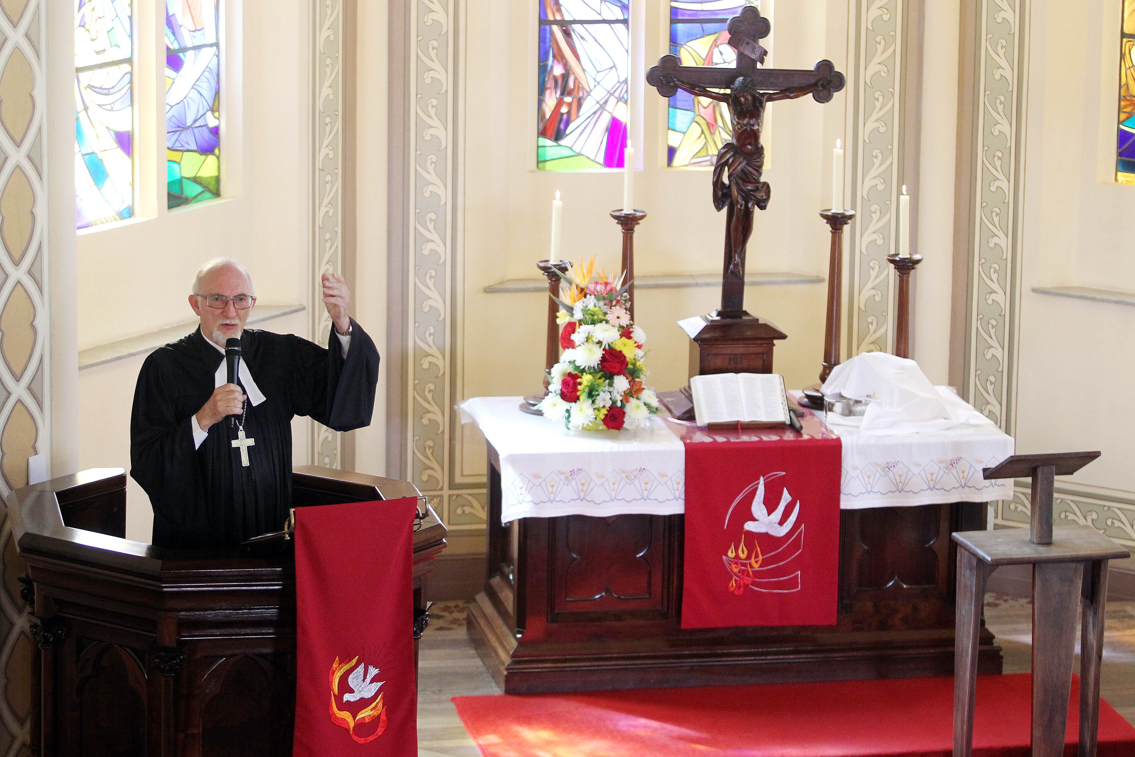 Pesquisa: Protestantes brancos de igrejas tradicionais superam os