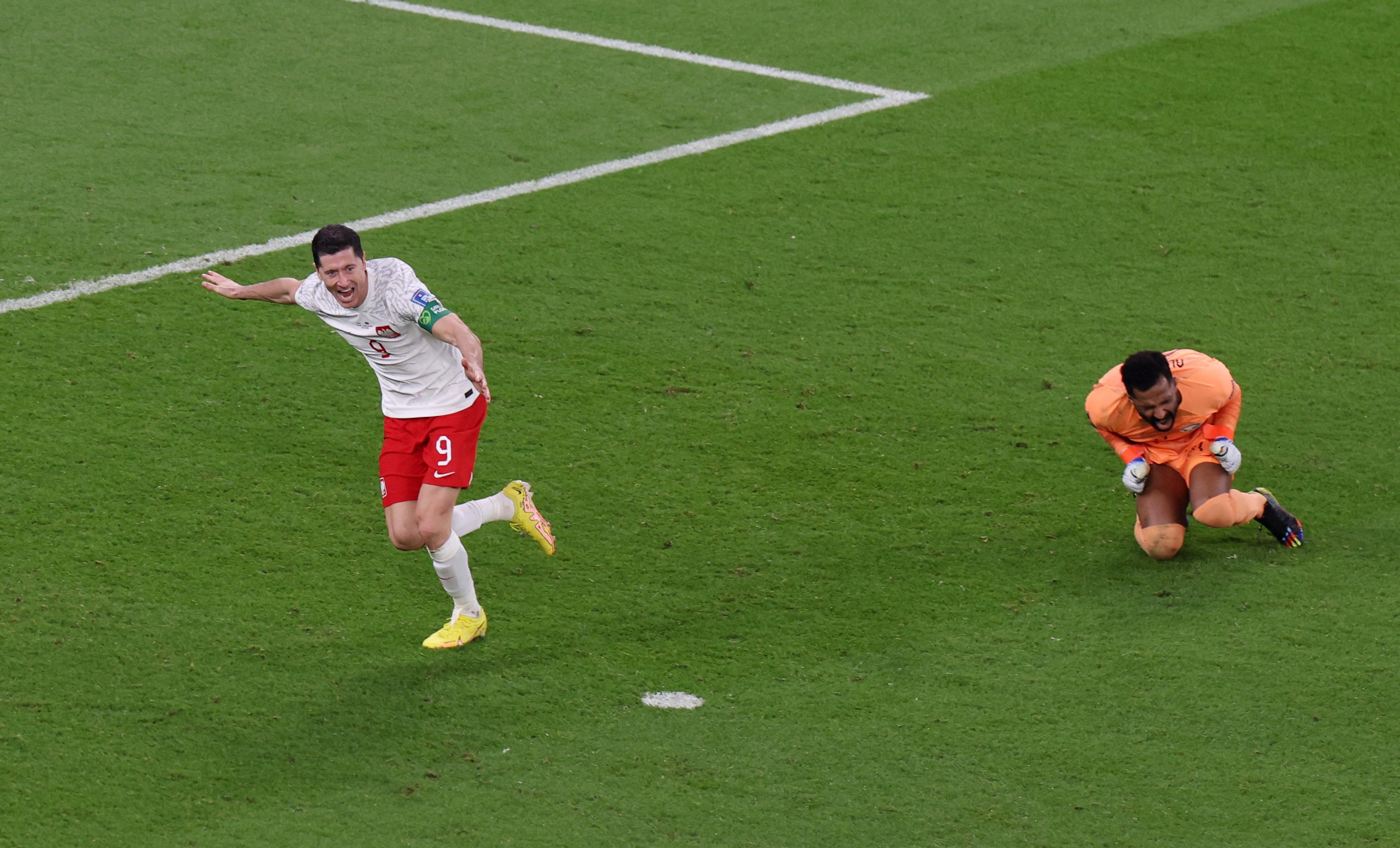 Palmeiras brinca e compara gols de Deyverson e Lewandowski: 'Não perdoam'