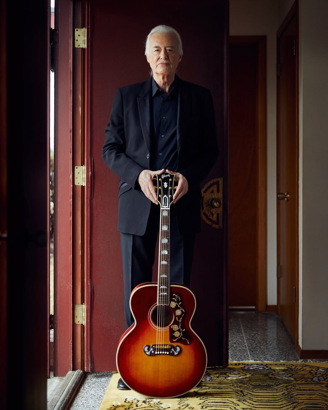 Jimmy Page, guitarrista do Led Zeppelin, é processado por uso