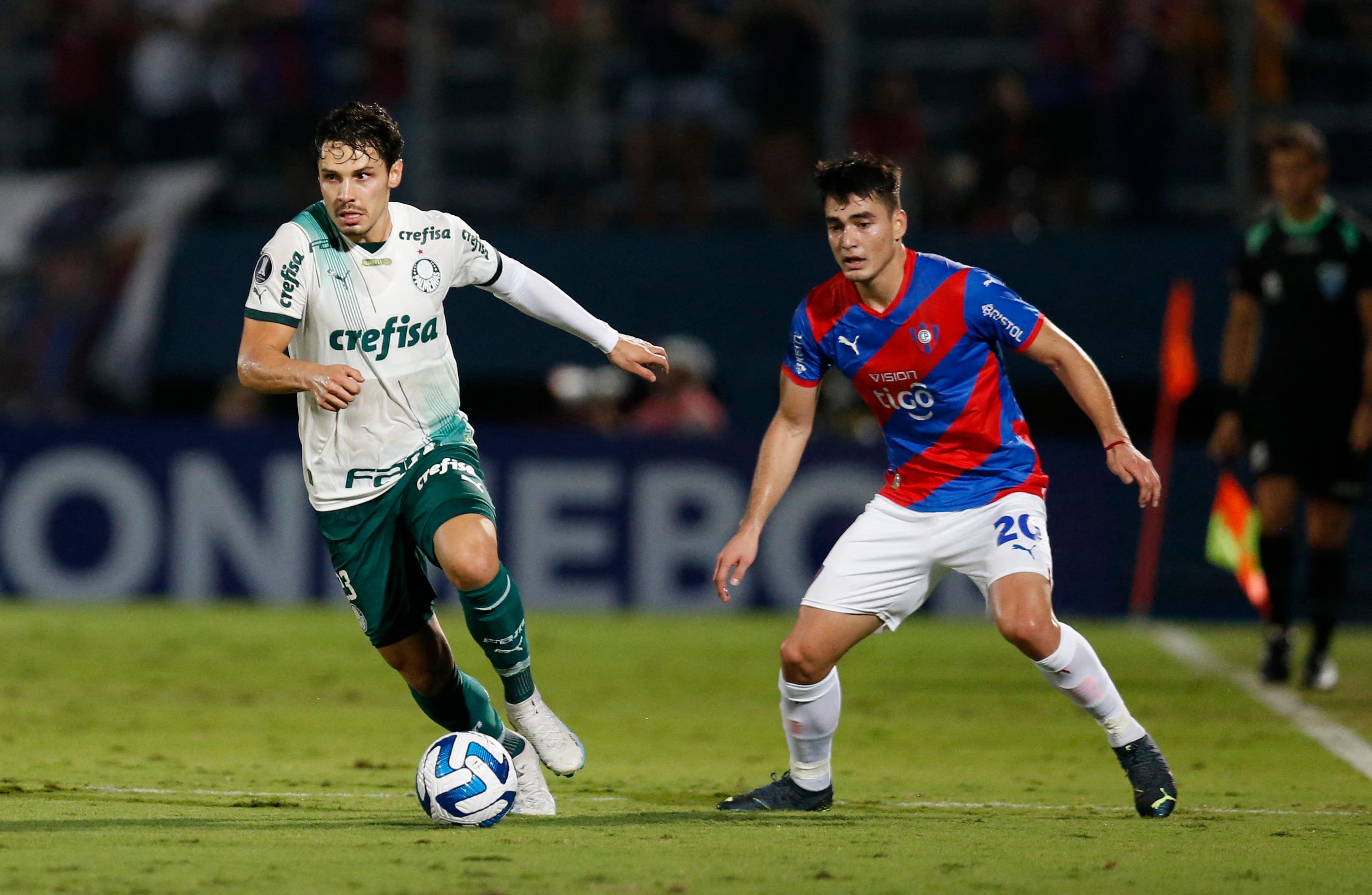 Com brilho de Artur, Palmeiras vence o Cerro Porteño e encaminha a