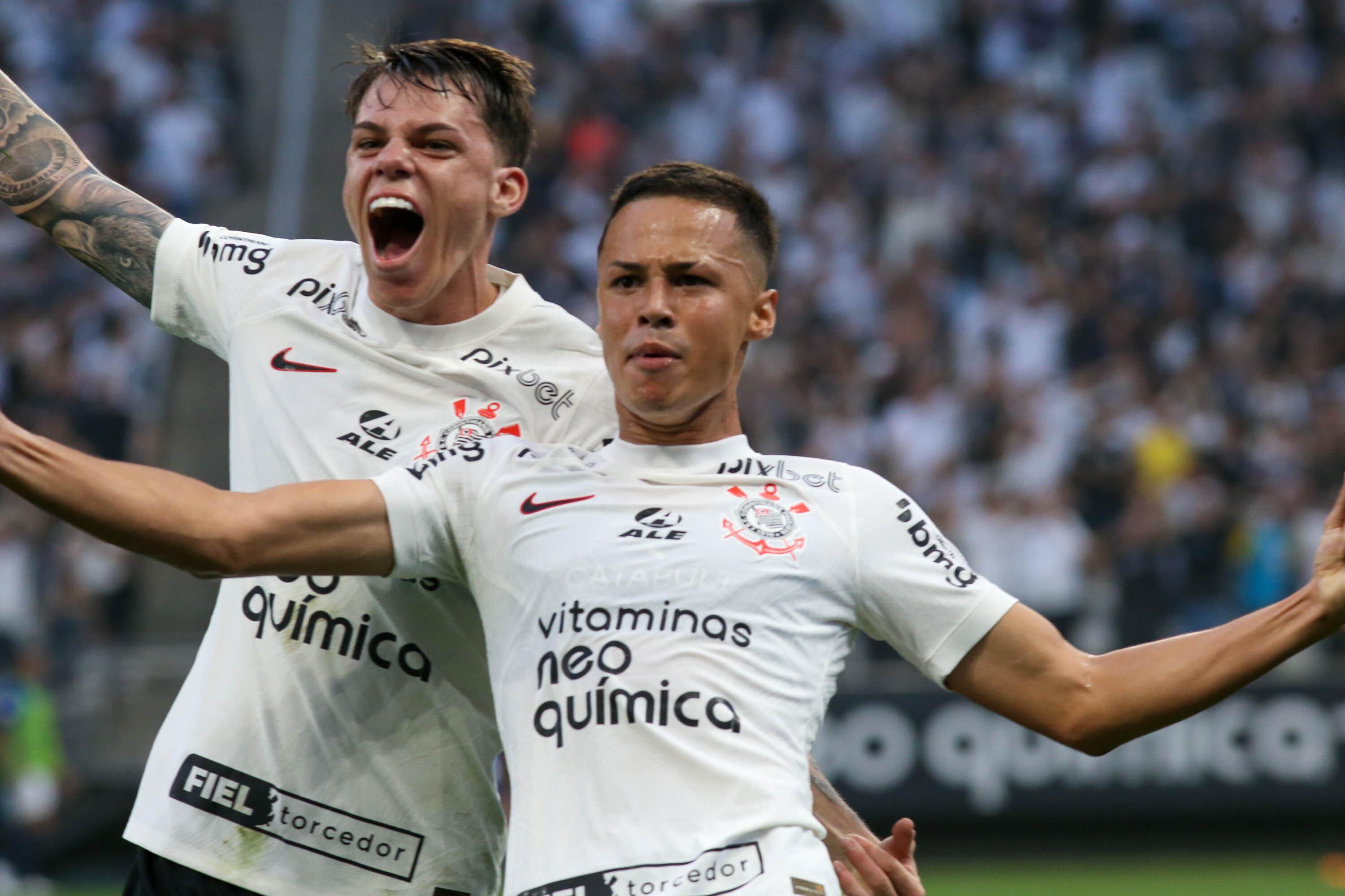 Corinthians resolve jogo sonolento no 2º tempo e bate Cruzeiro em