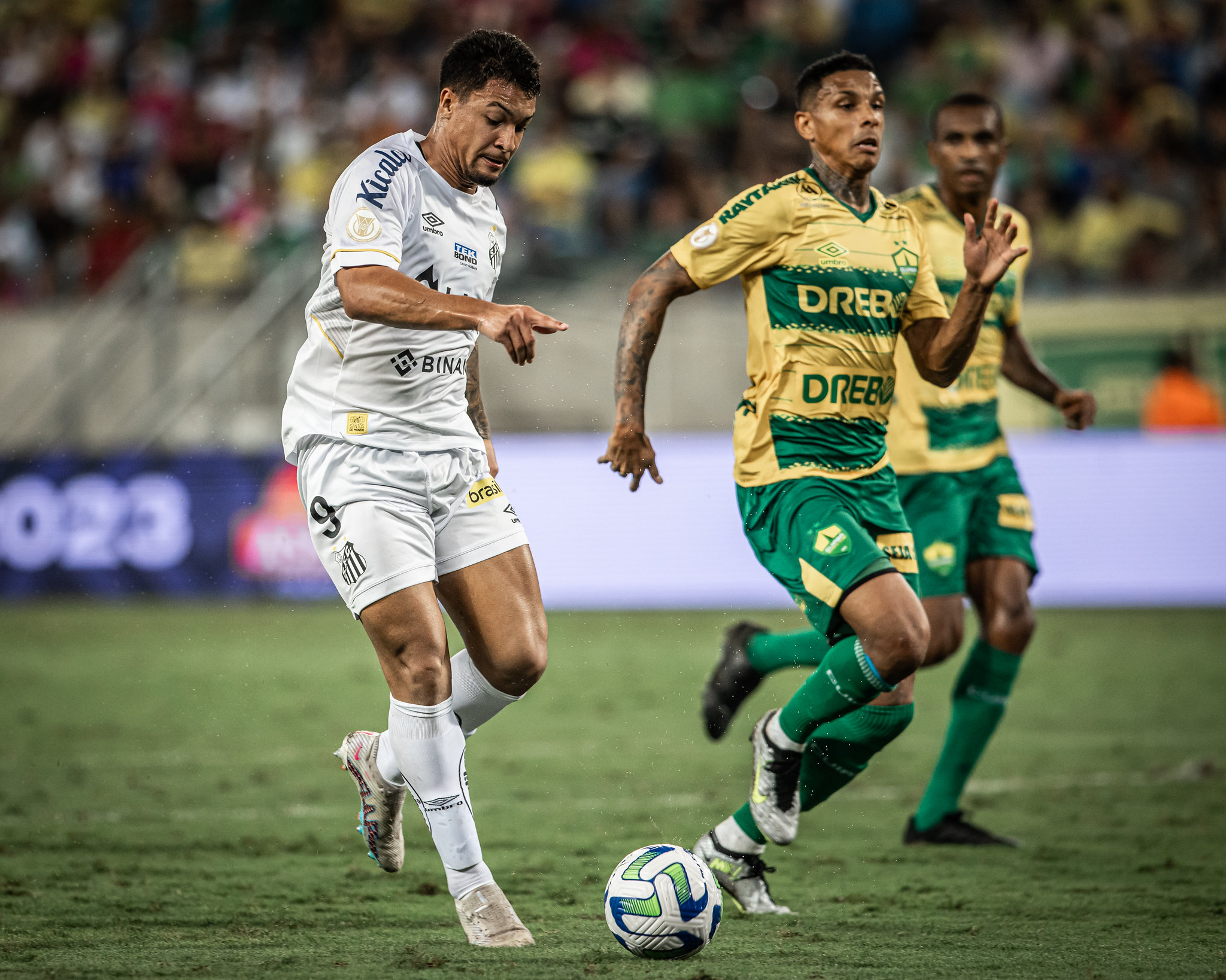 No futebol belga, Oyama vive melhor momento da carreira no Moleenbeek