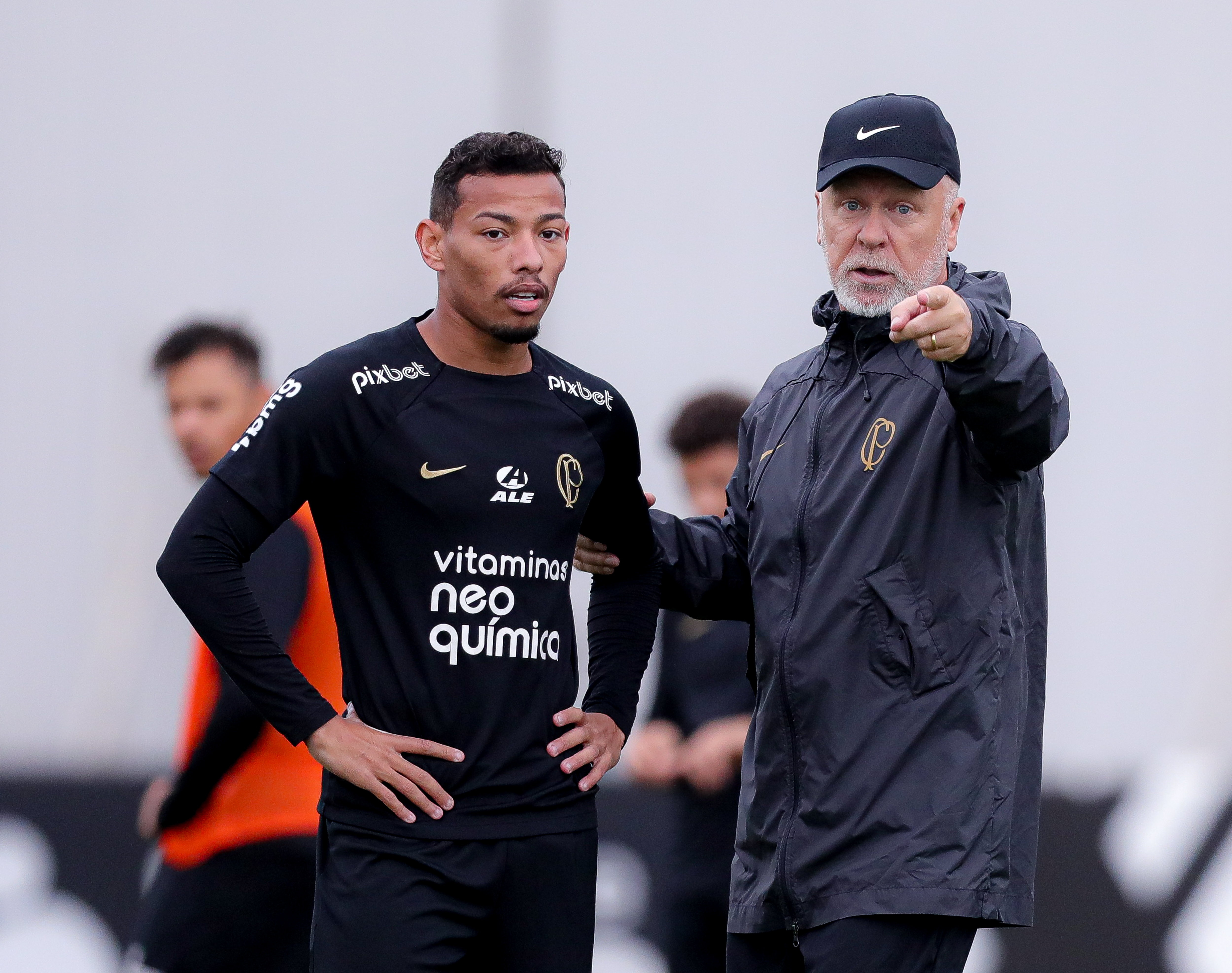 Novo técnico, Mano Menezes vai apostar no coletivo do Corinthians