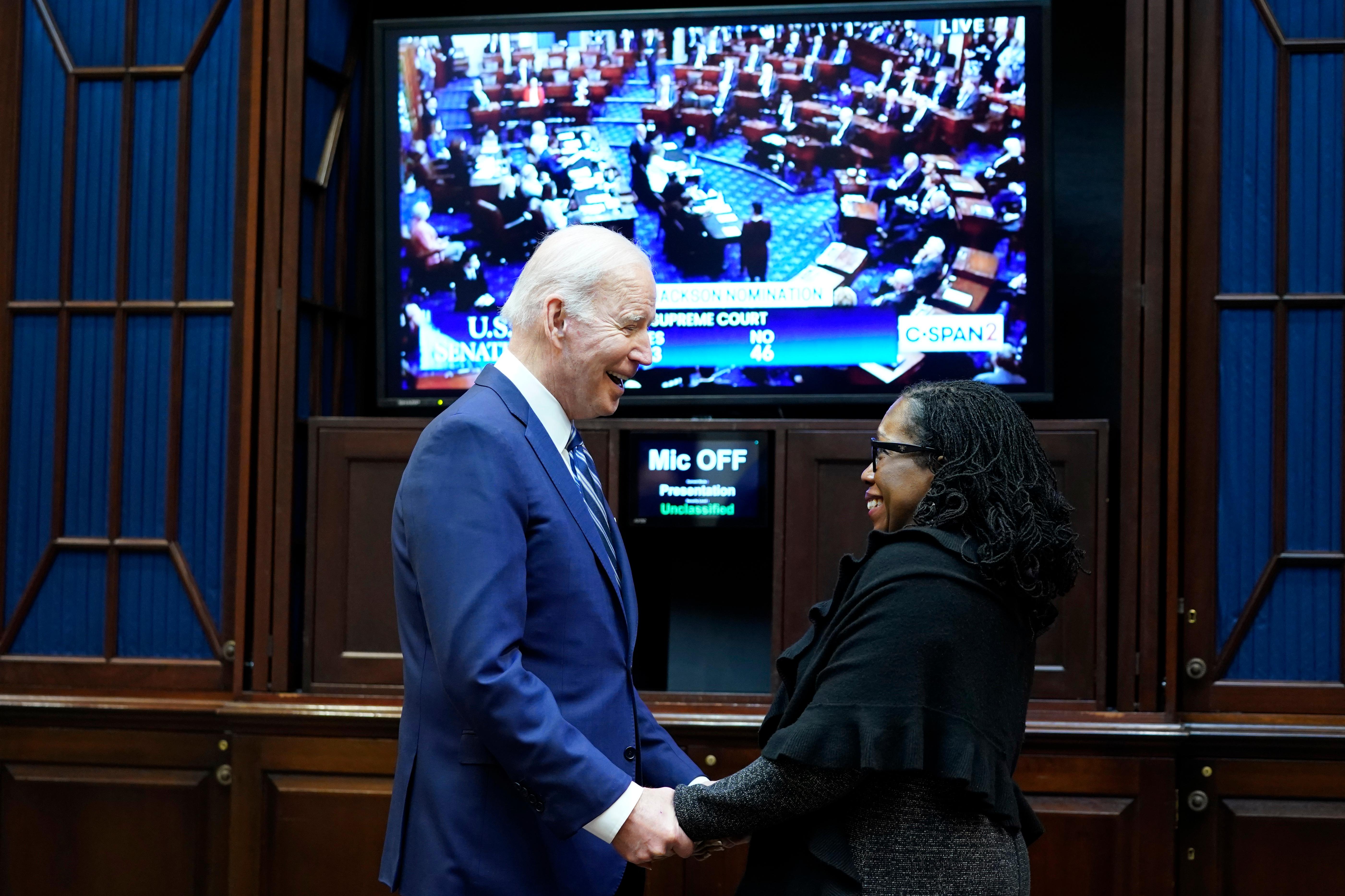Senado dos EUA confirma 1ª mulher negra na Suprema Corte