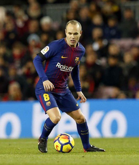 Iniesta, lenda do Barcelona e da seleção espanhola, anuncia