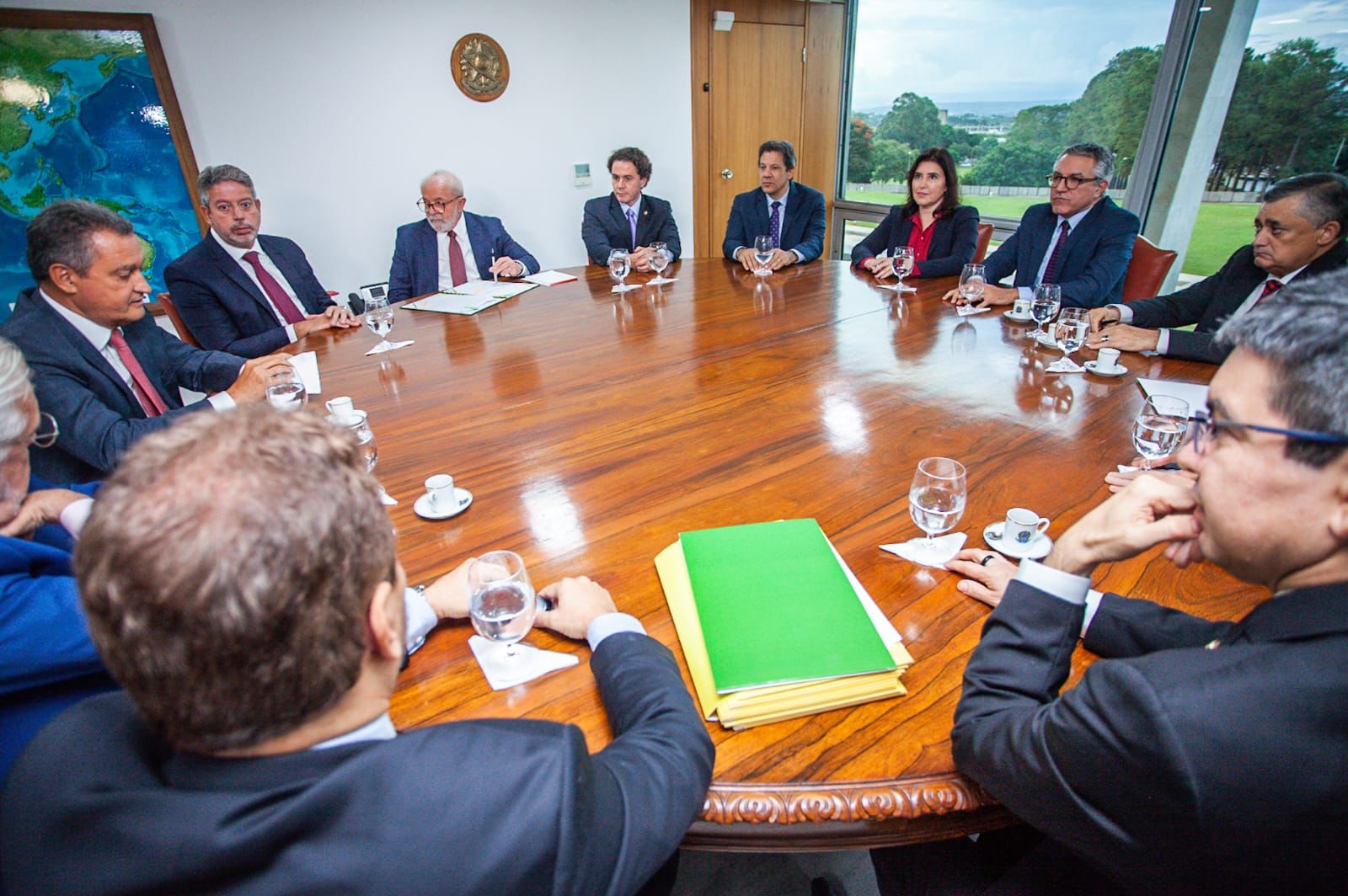 Lula e integrantes do governo entregam a representantes do Congresso projeto de novo arcabouço fiscal