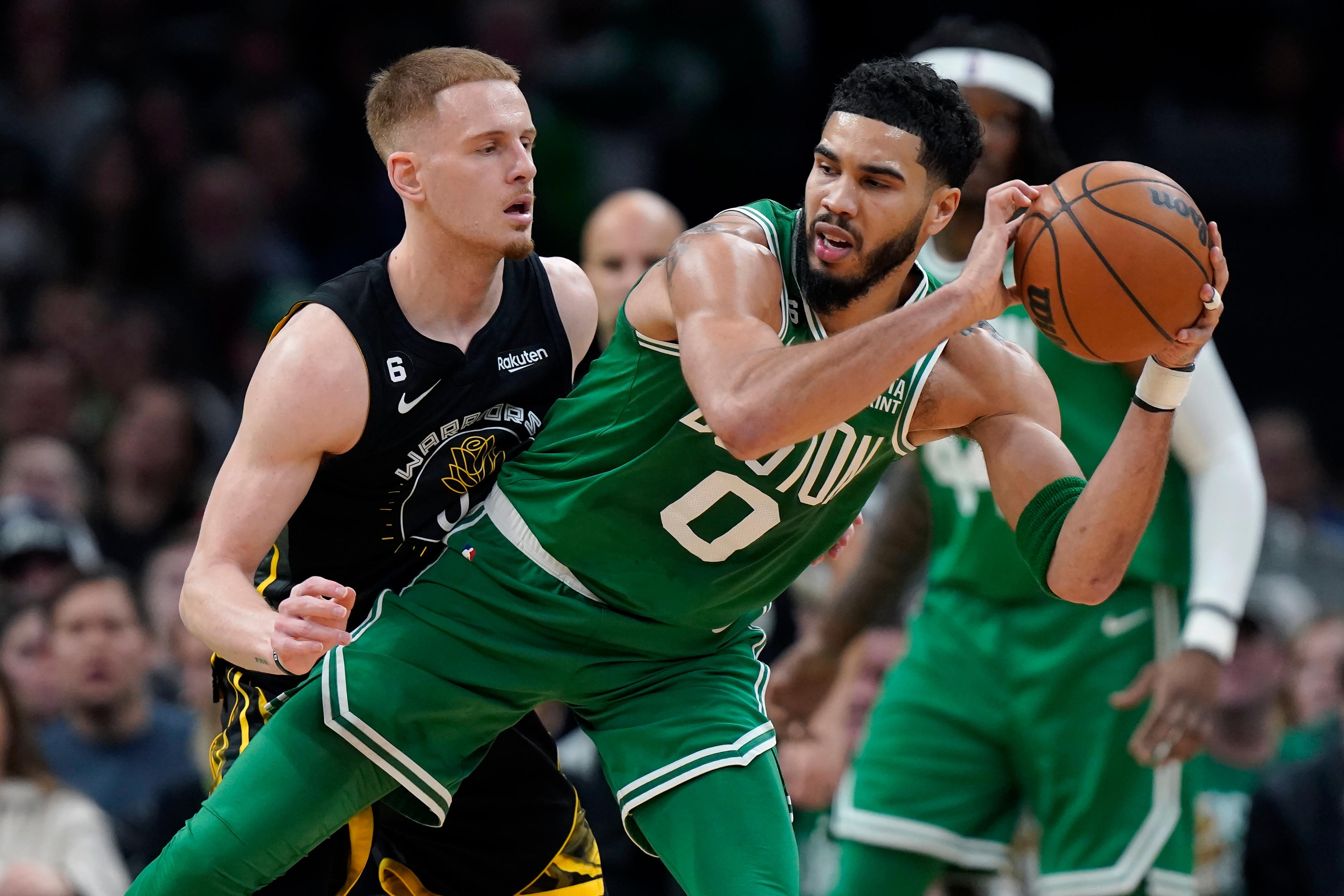 Tatum faz cesta de 3 no fim do jogo e Celtics superam 76ers na NBA