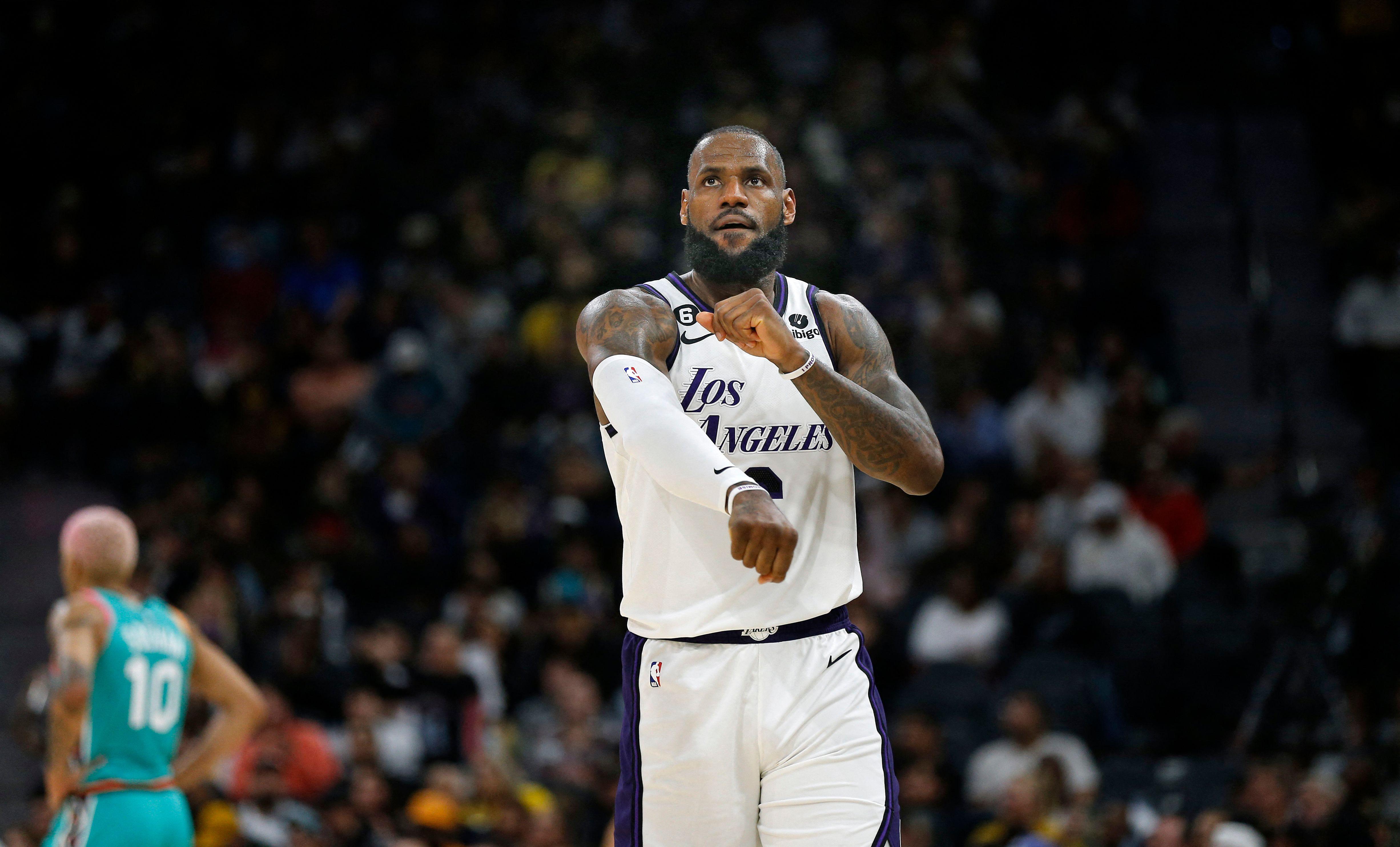 Los Angeles Lakers derrota San Antonio Spurs com LeBron de volta