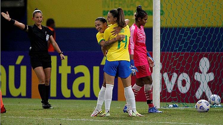 Seleção Feminina goleia Índia no jogo de despedida de Formiga com a camisa  8 canarinha - Lance!