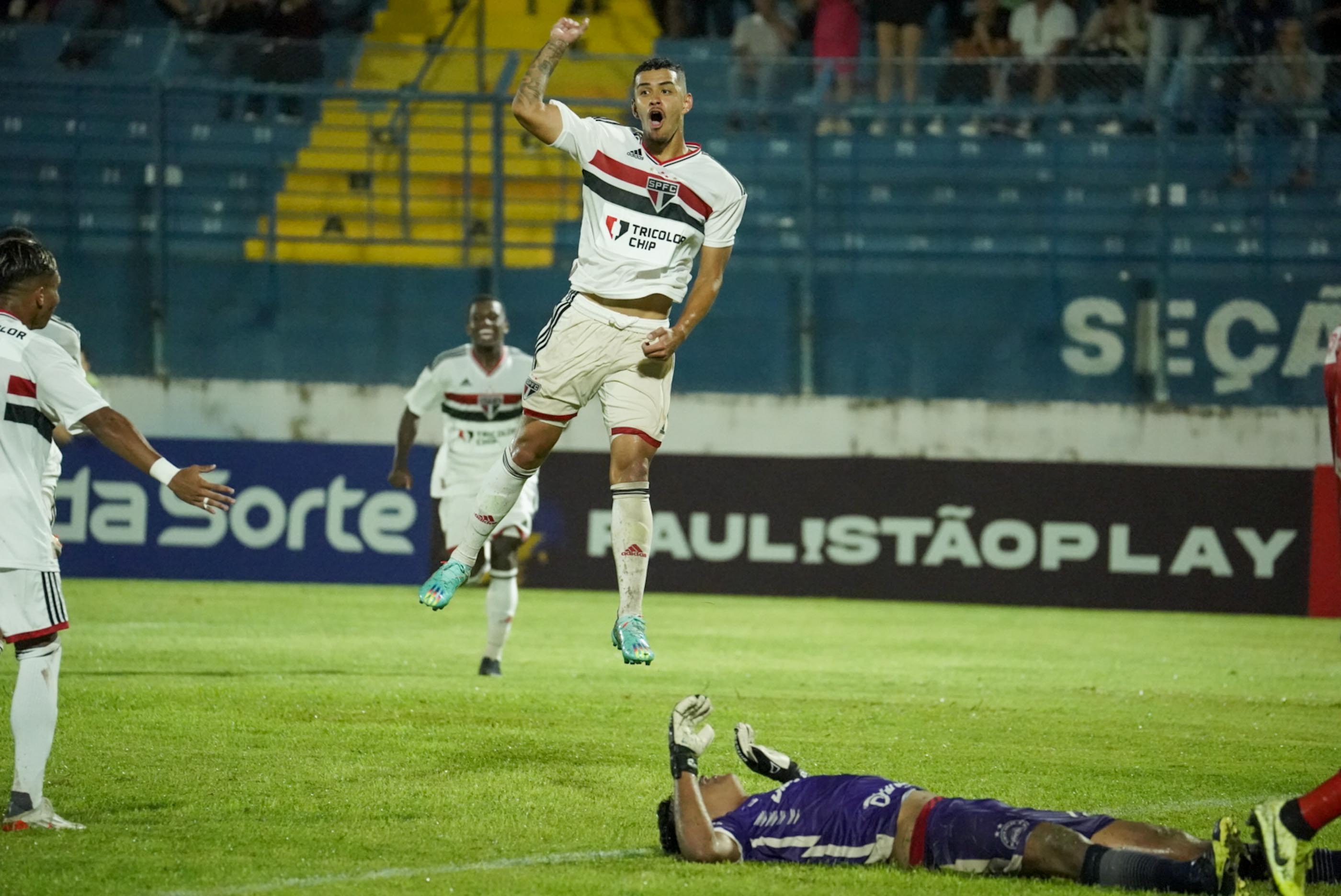 Com três gols, São Paulo vence o Porto Velho em estreia na Copinha