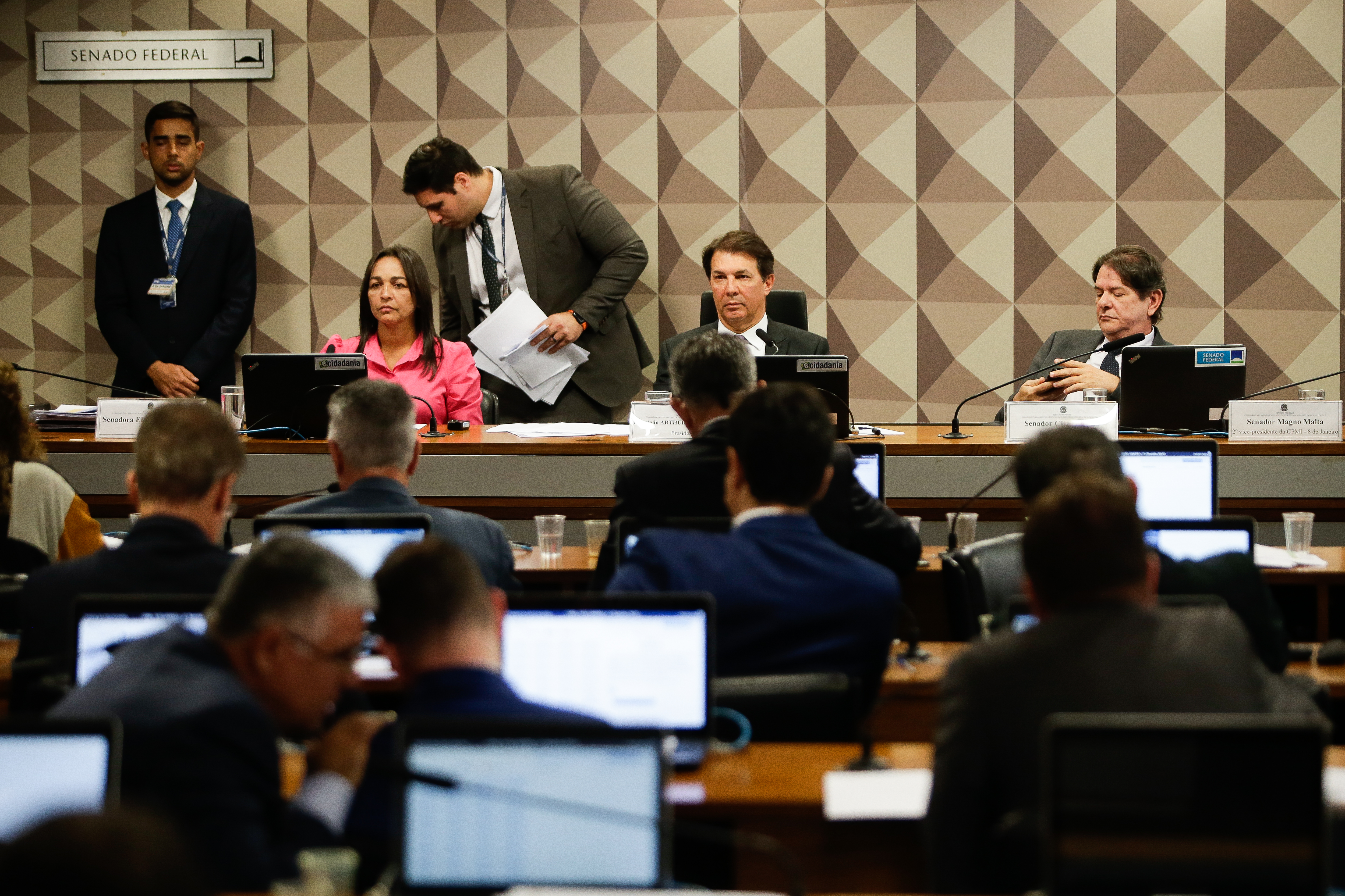 Panel legislativo pide acusar a Bolsonaro de golpe por asonada