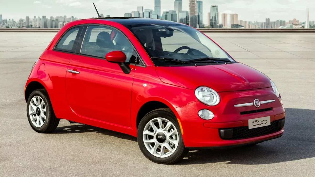 fiat500 フィアット500 Fiat 500 completa 15 anos no Brasil, mas futuro elétrico é incerto