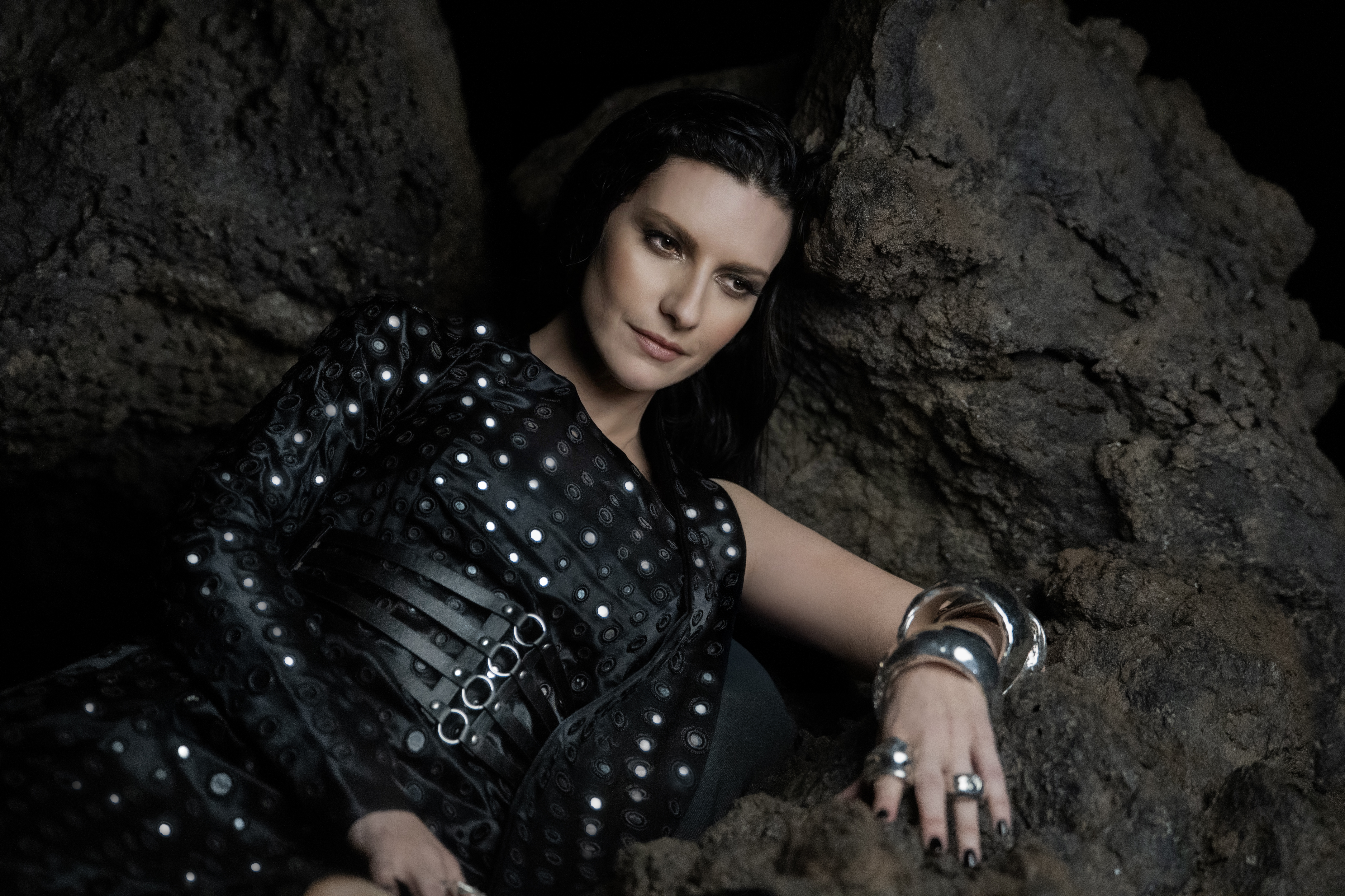 Laura Pausini lança novo projeto e reforça laços com o Brasil