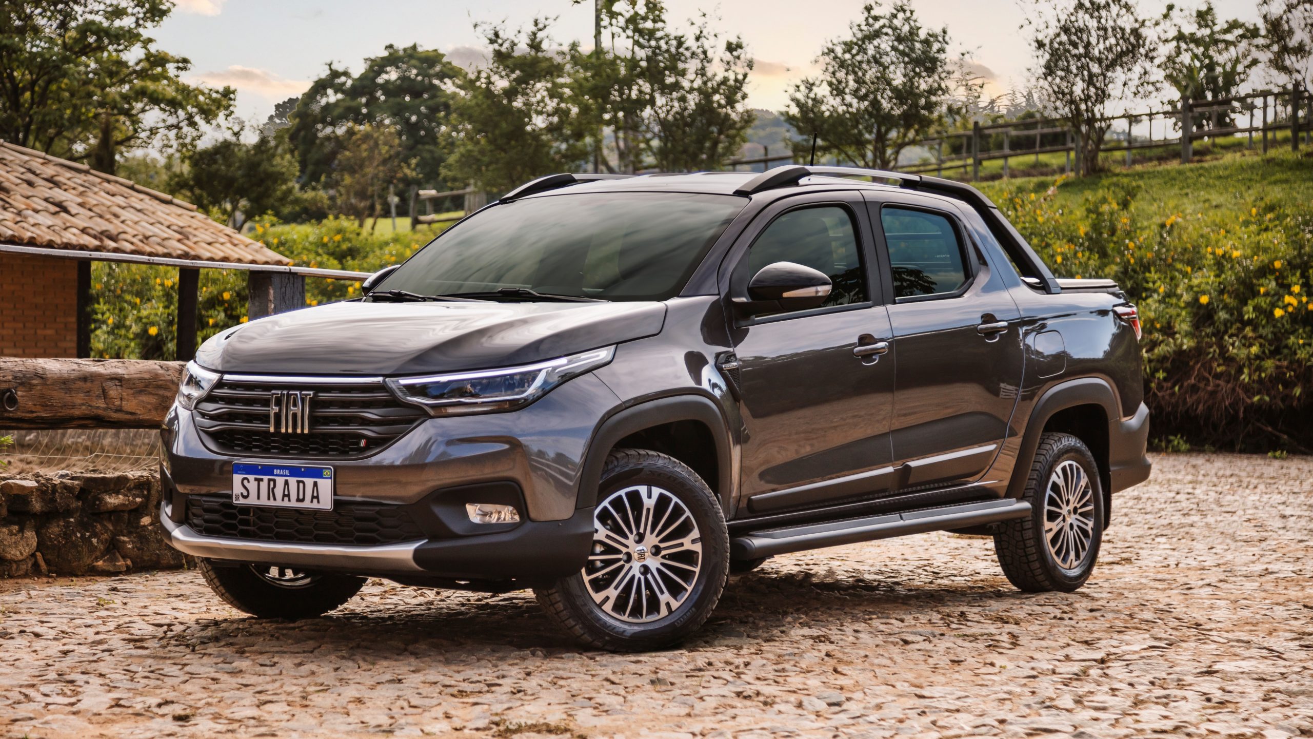Fiat Strada ganha opção automática com câmbio CVT e versão Ranch