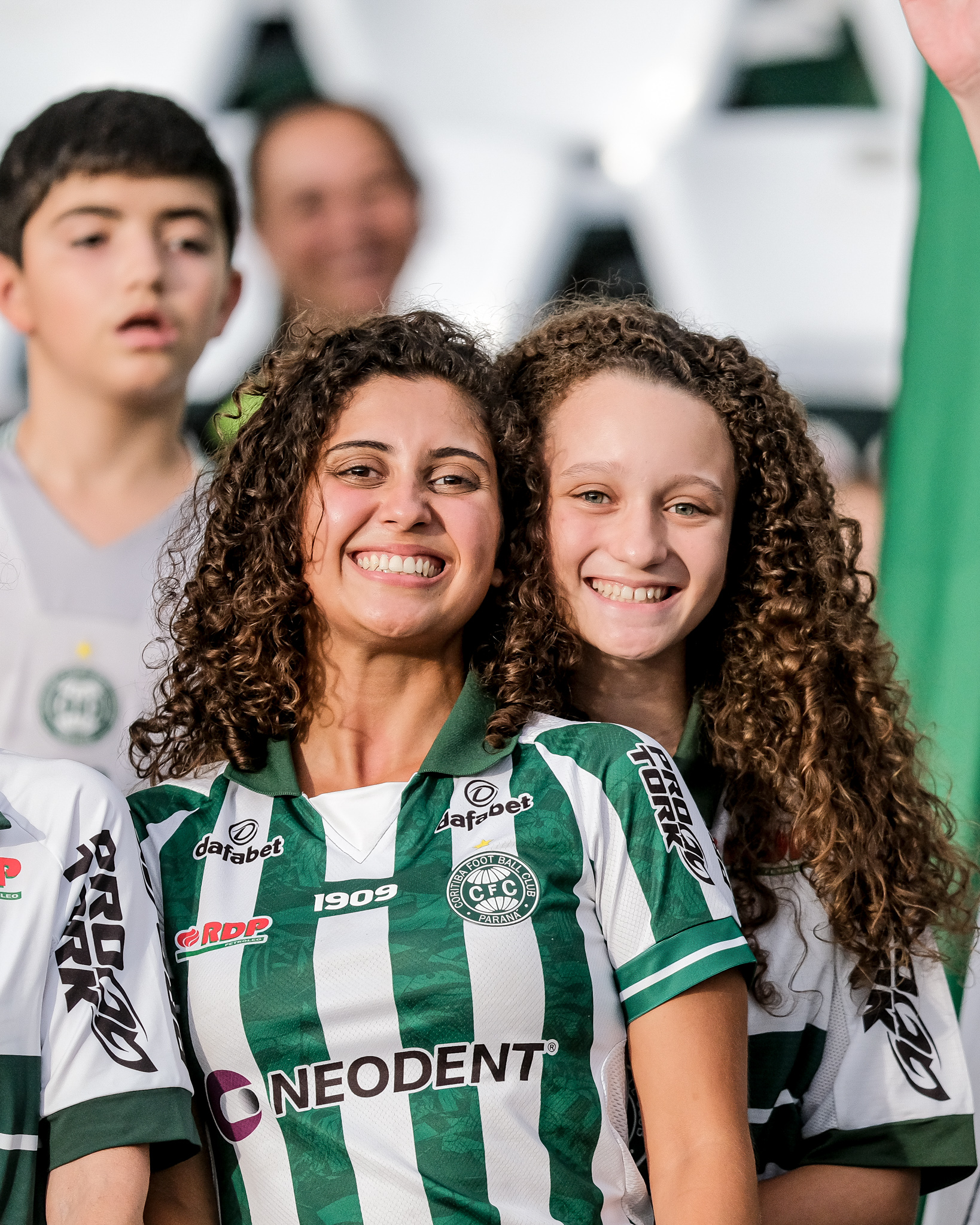 Após medida do TJD, mulheres e crianças comandam a festa em jogo