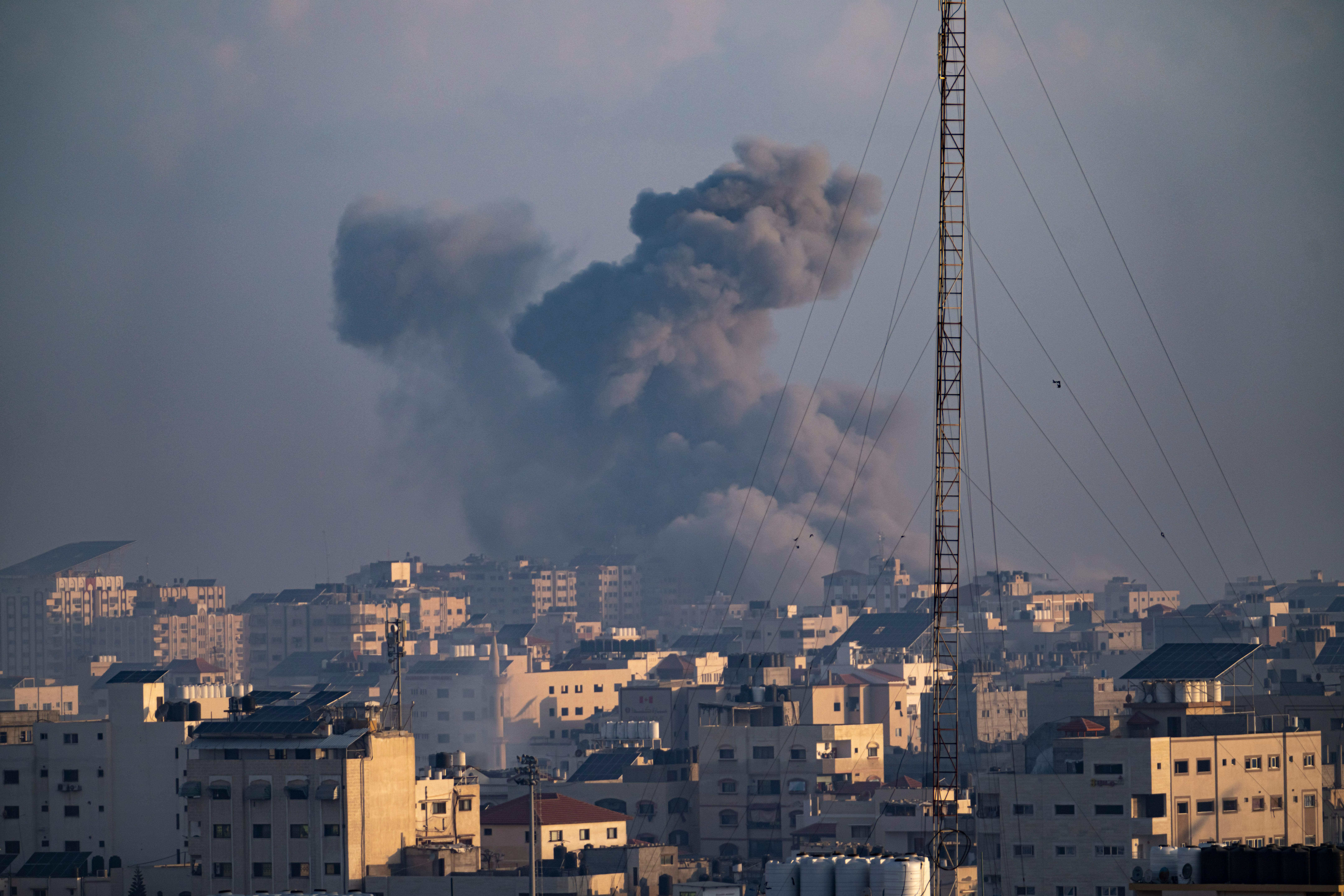 Transmissões online por celular estão contando a história da guerra Israel  versus Hamas