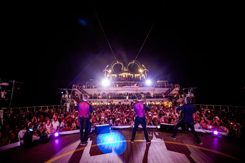 Chitãozinho e Xororó, Sandy e Família Lima fazem show em navio nos EUA