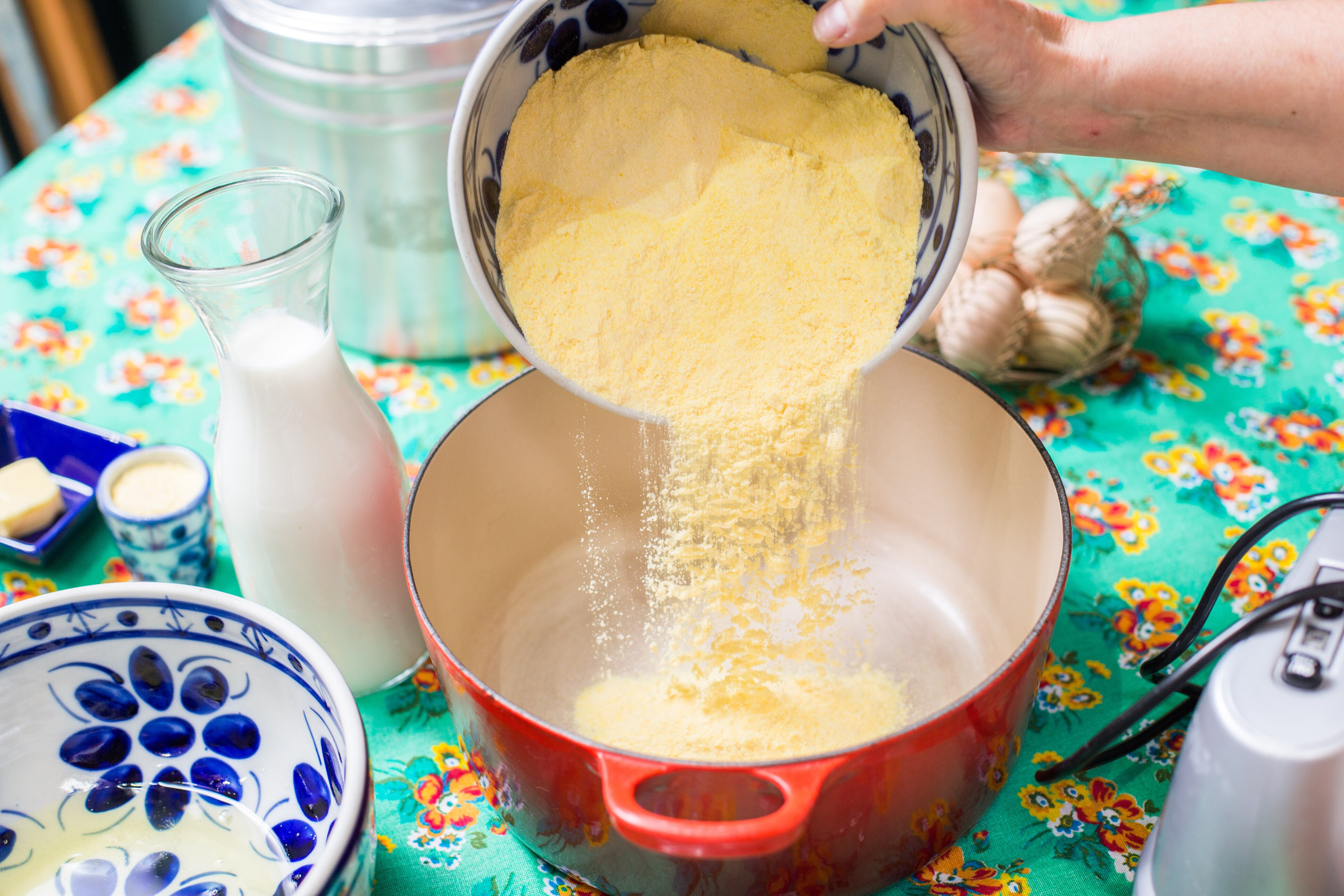 Bolo de fubá cremoso: aprenda a fazer o prato tradicional - Culinária -  Diário do Nordeste