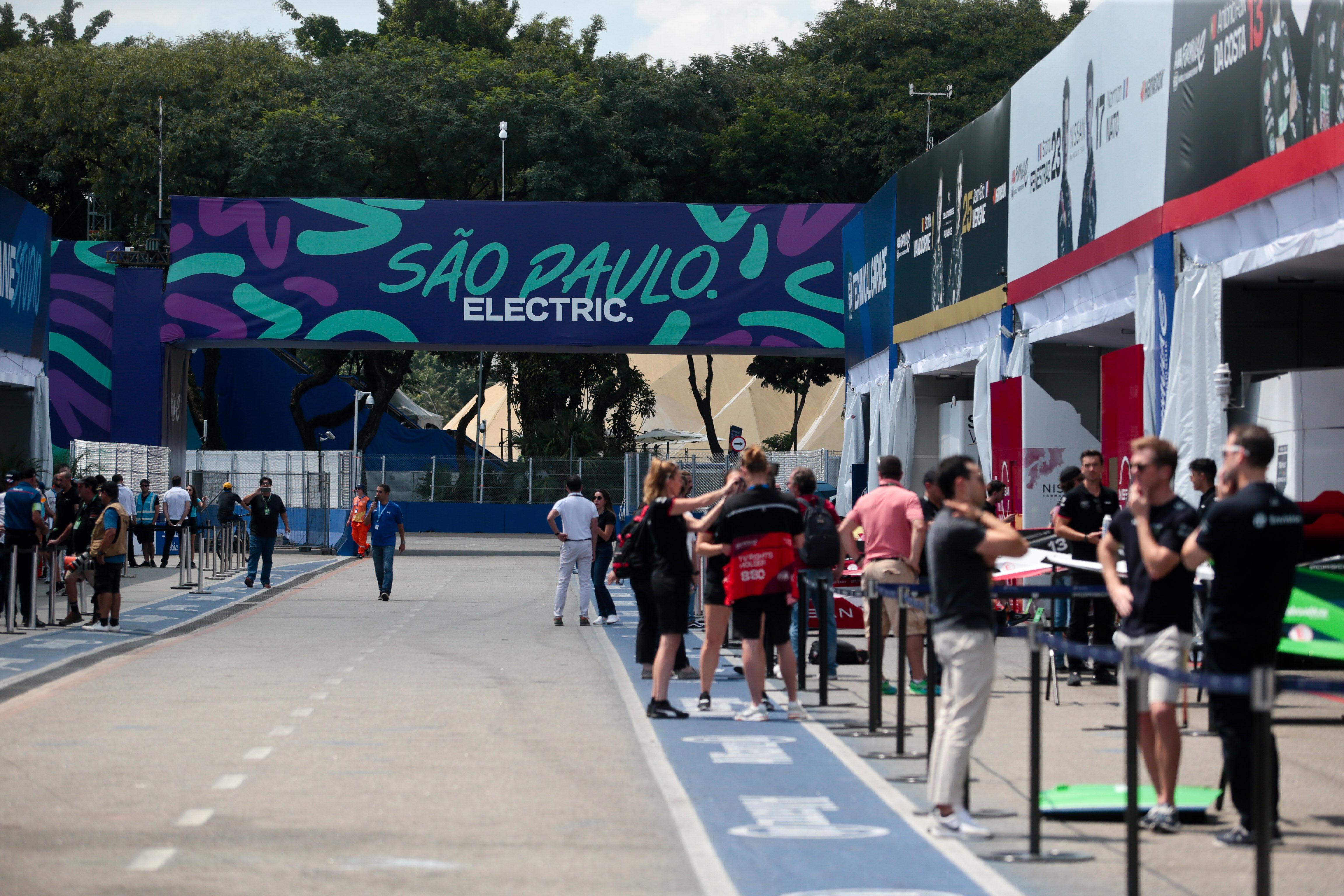São Paulo recebe primeira corrida da Fórmula E no país de olho no futuro do  automobilismo
