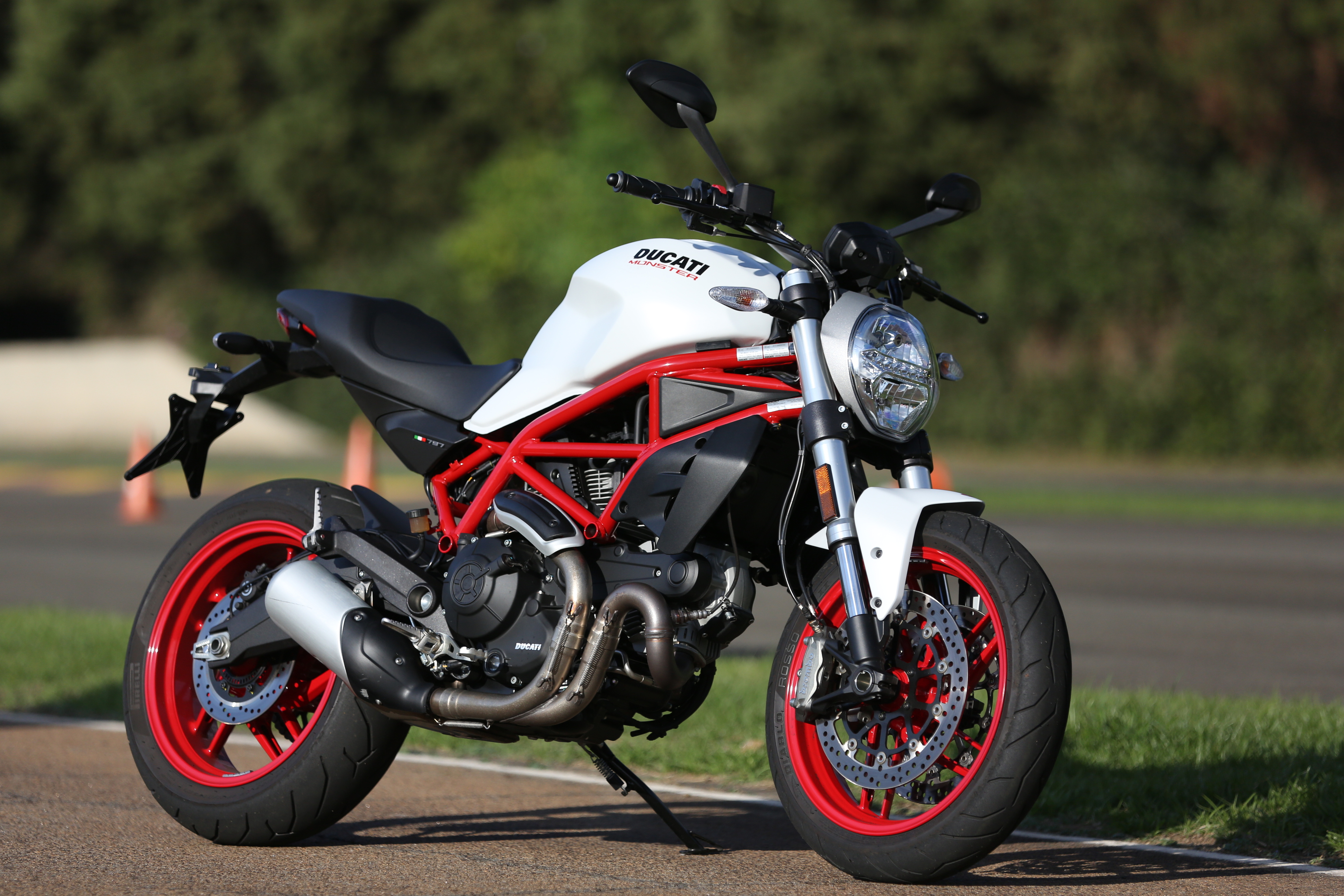 Ducati Monster 797 mostra volta da marca às origens - Estadão