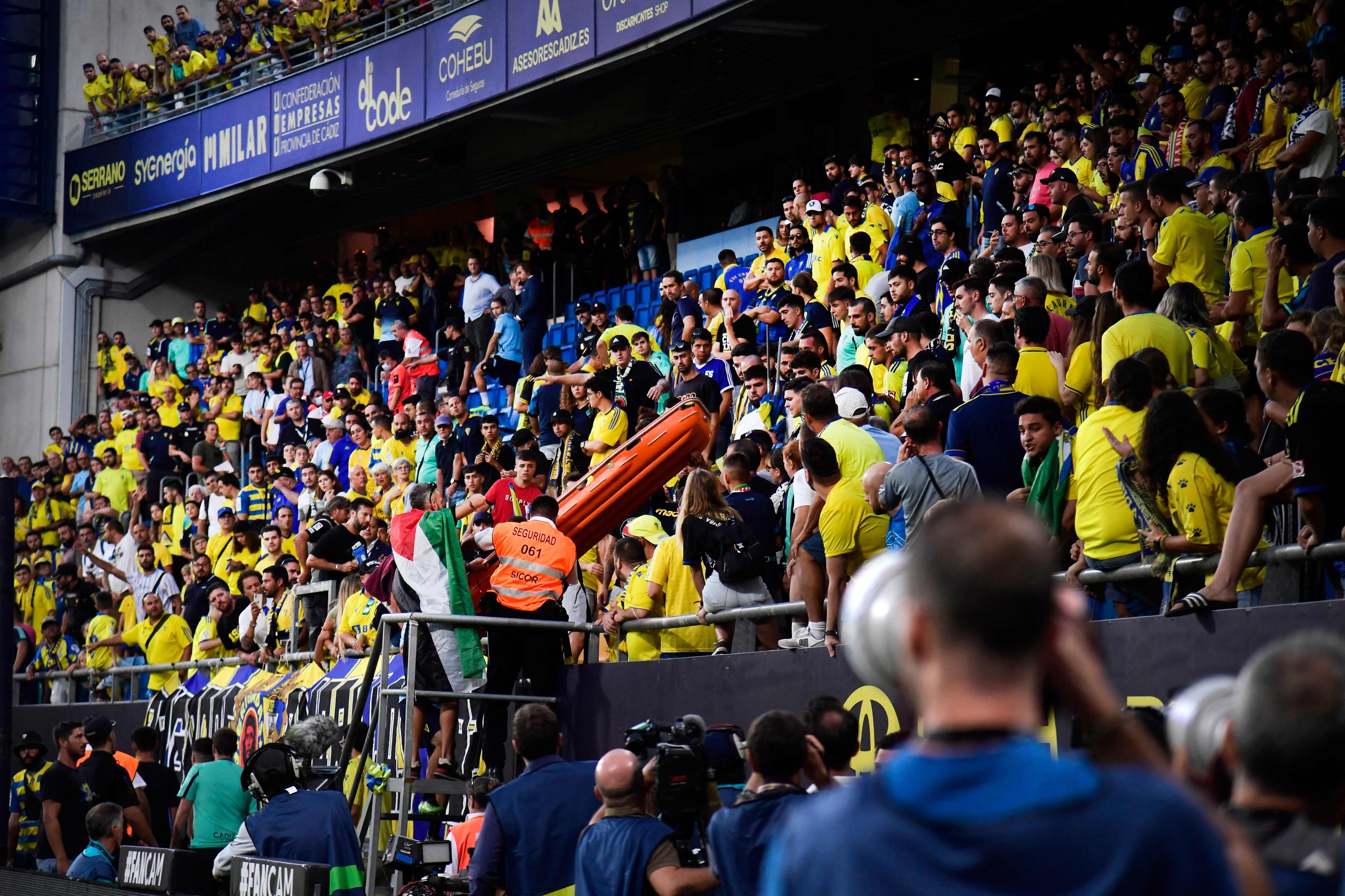 Barcelona deixa-se empatar com o Cádiz, Futebol internacional