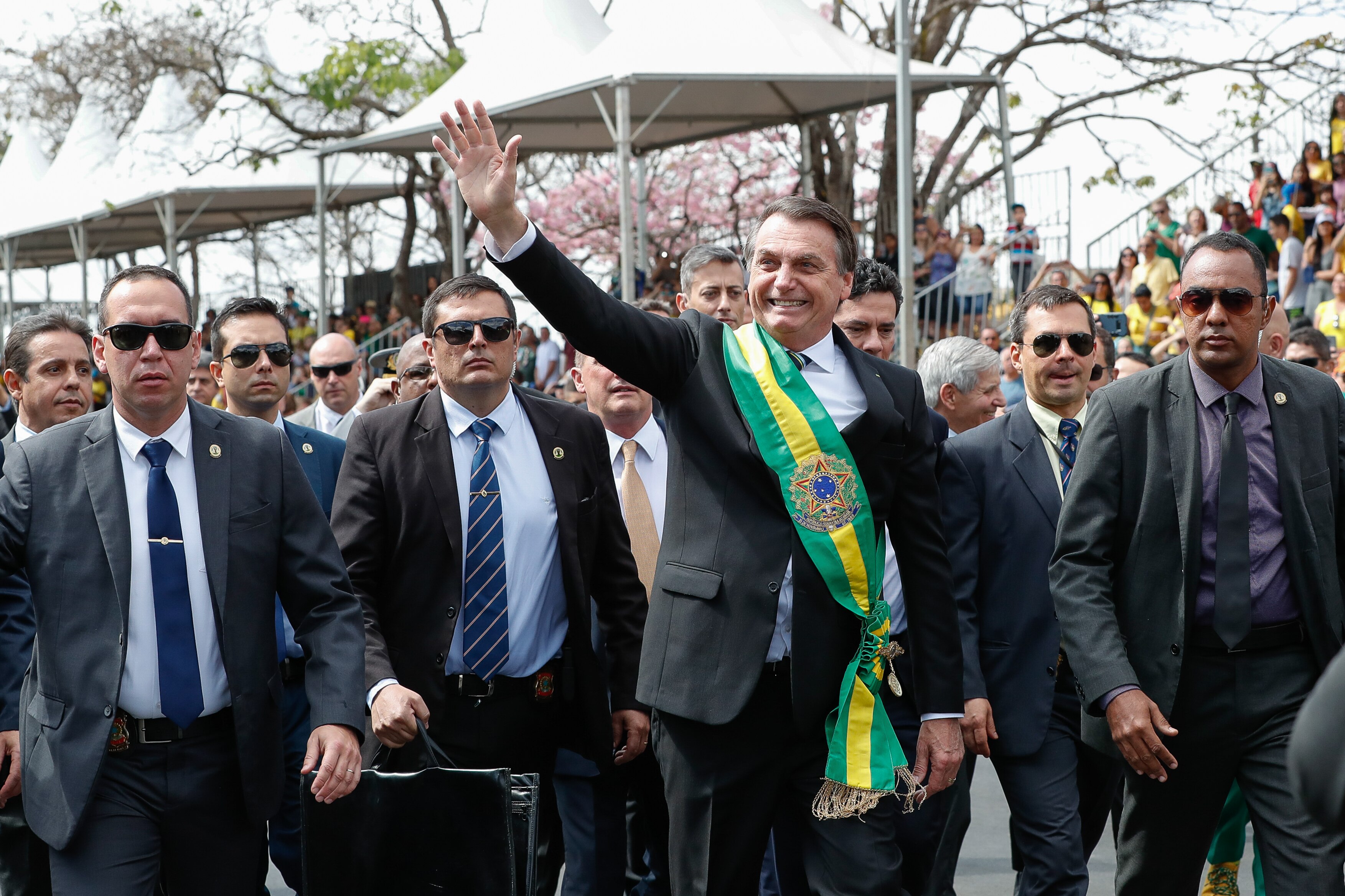 Bolsonaro leva Edir Macedo e Silvio Santos para desfile da Independência -  Estadão