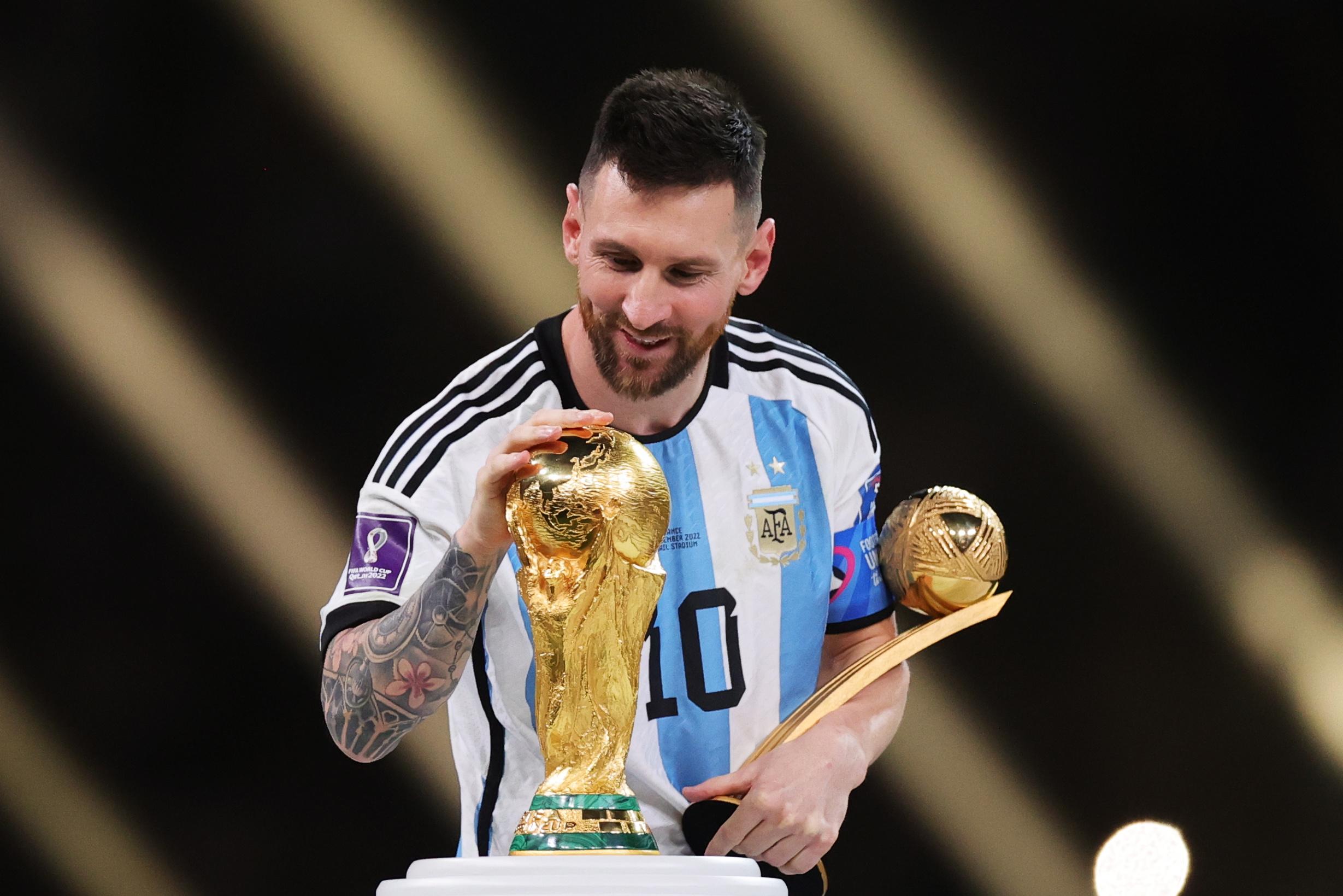 Lionel Messi é o melhor jogador da Copa e quebra sina de 28 anos