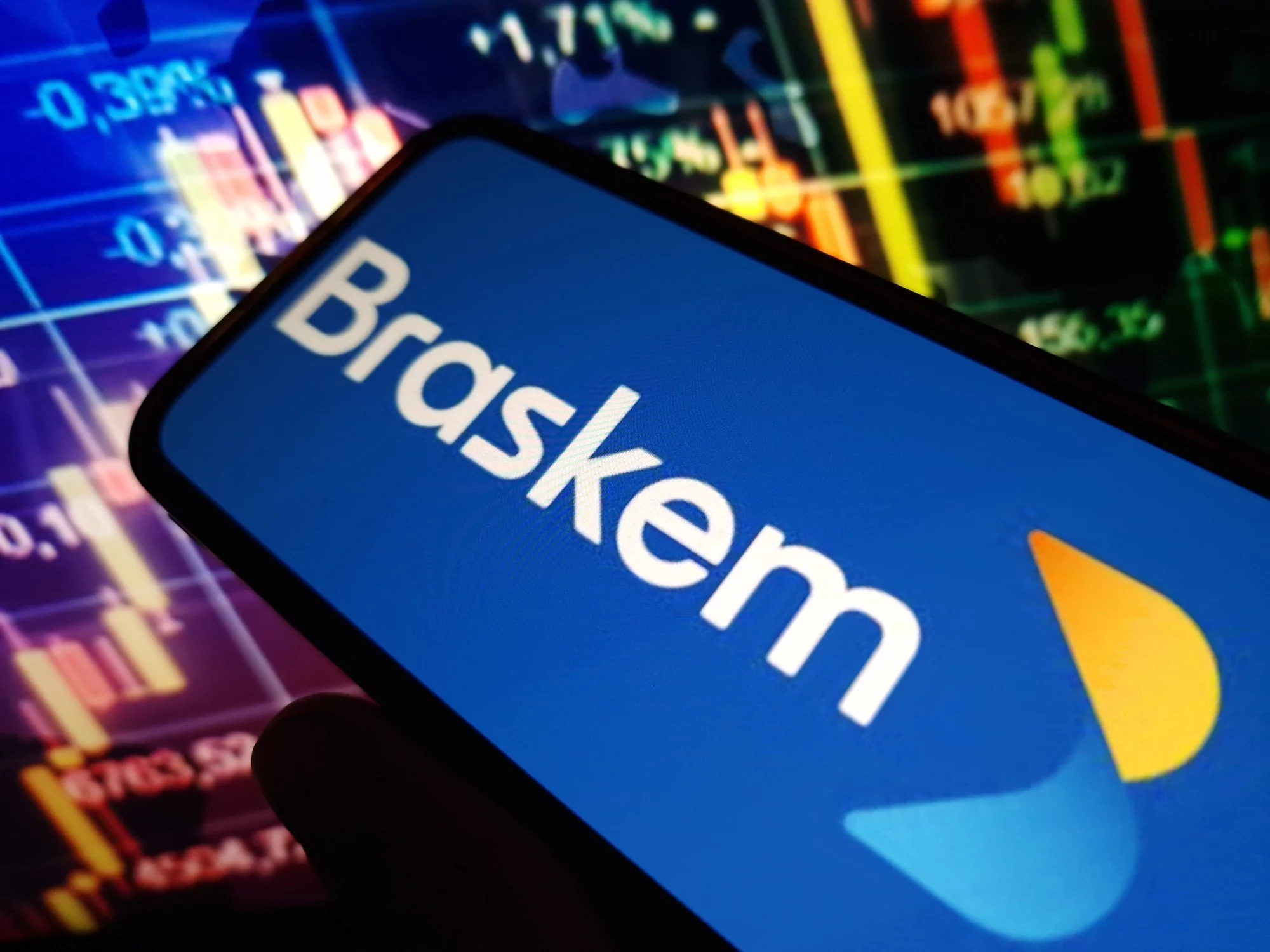 Imagem ilustrativa sobre Braskem despenca 3% no mercado após confirmar pedido de recuperação extrajudicial de US$10,9 bi