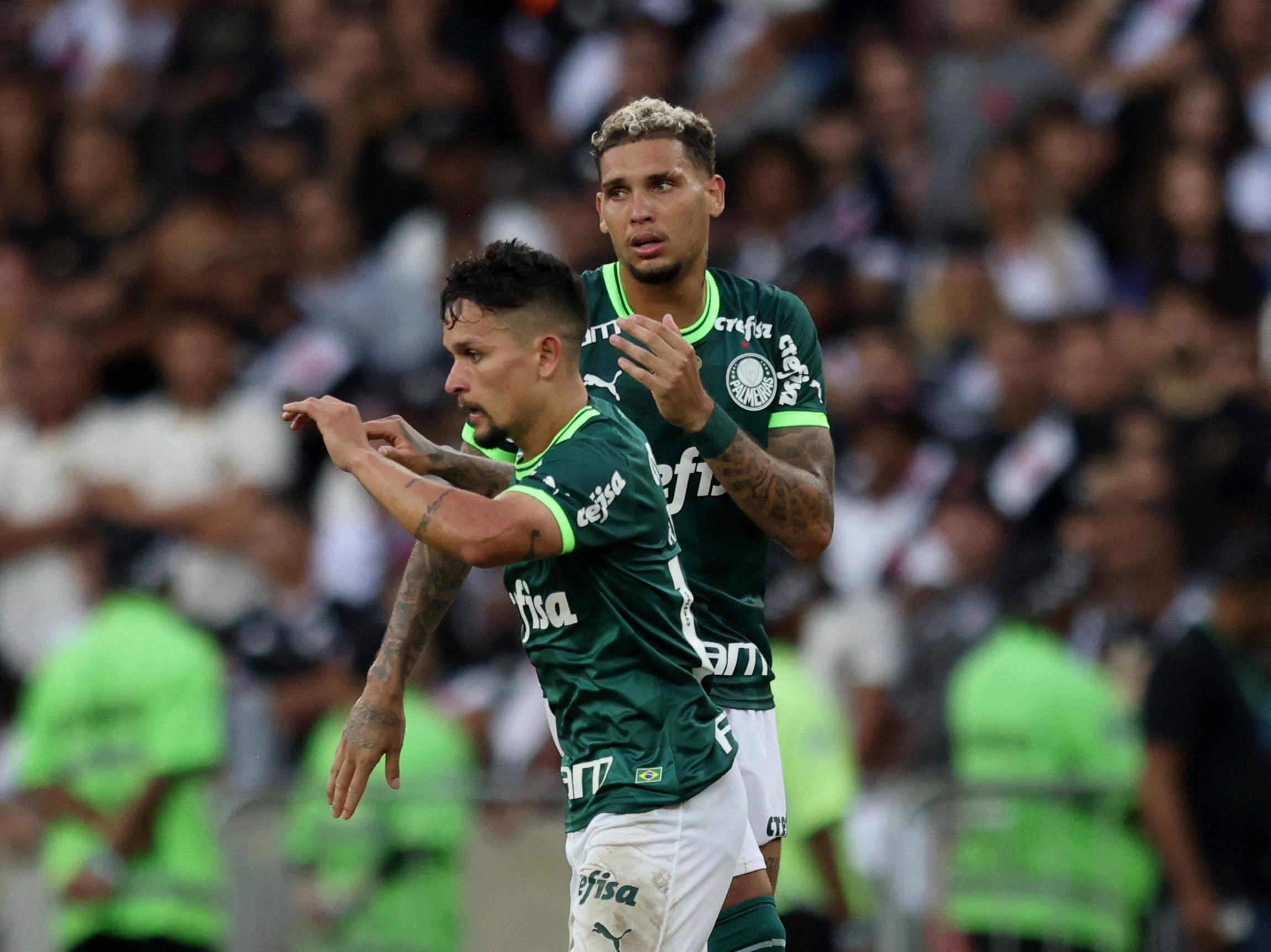 Palmeiras arranca empate com o Vasco em jogo animado no Maracanã